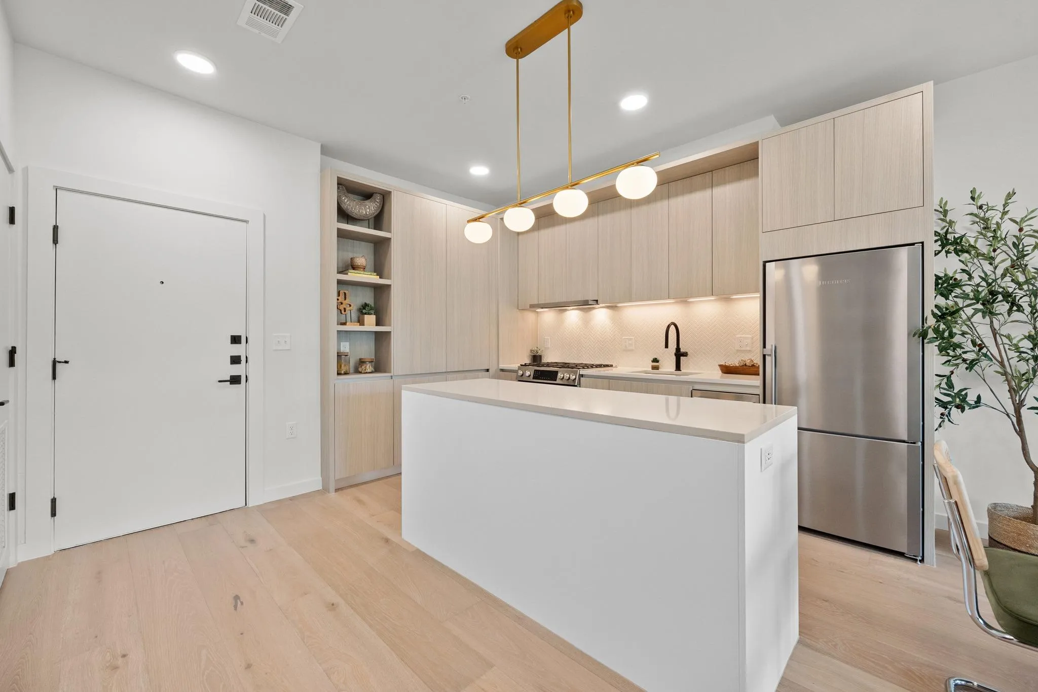 Photo 3 of 2209 S 1ST ST #216