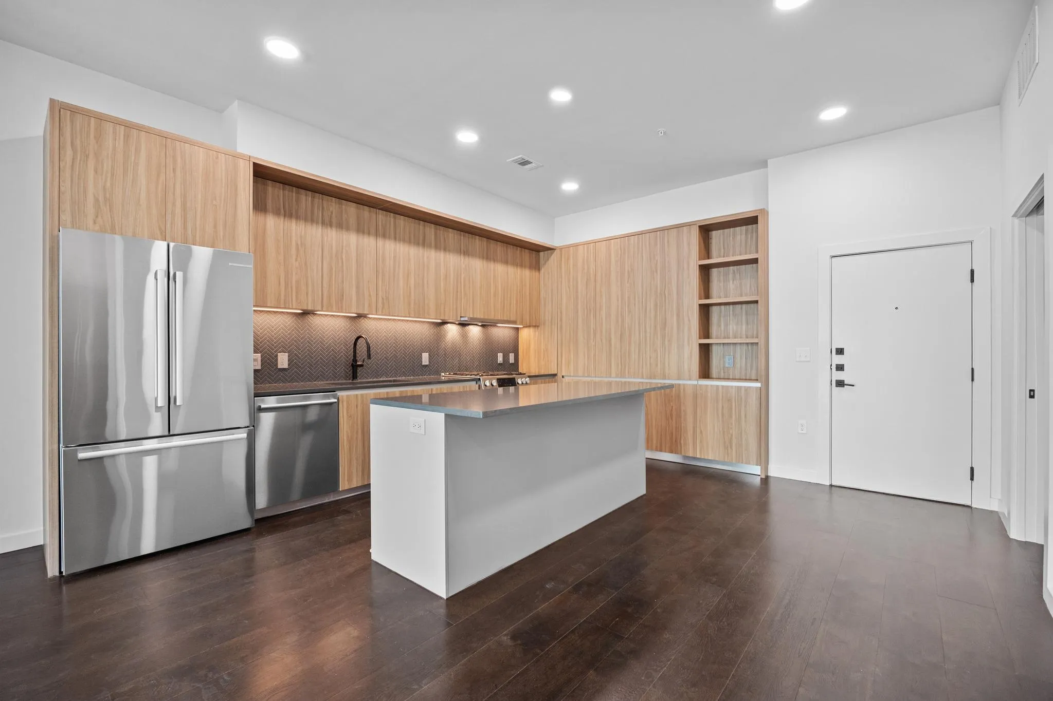 Photo 5 of 2209 S 1ST ST #121