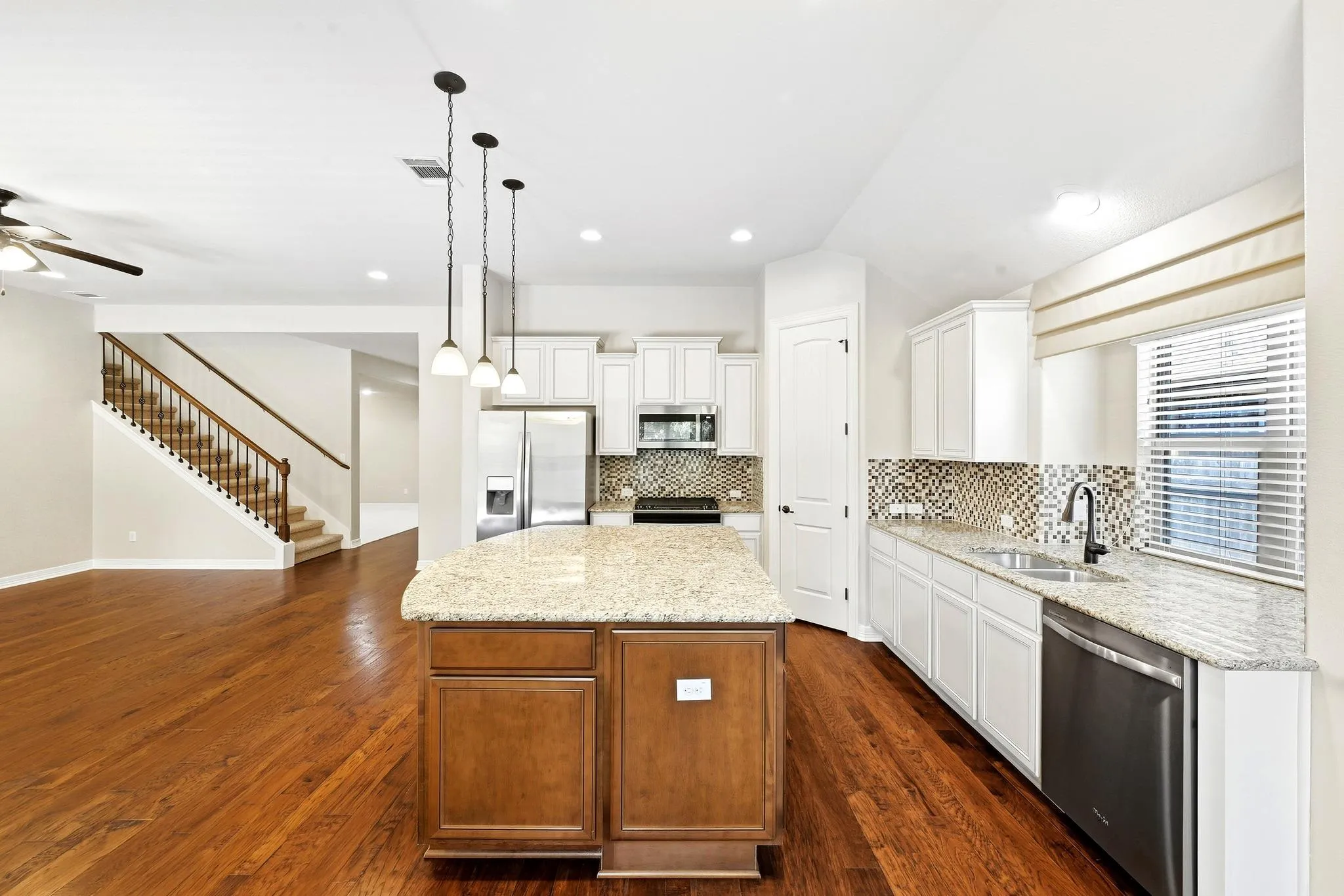 Photo 4 of 128 SUMMER POINTE DR