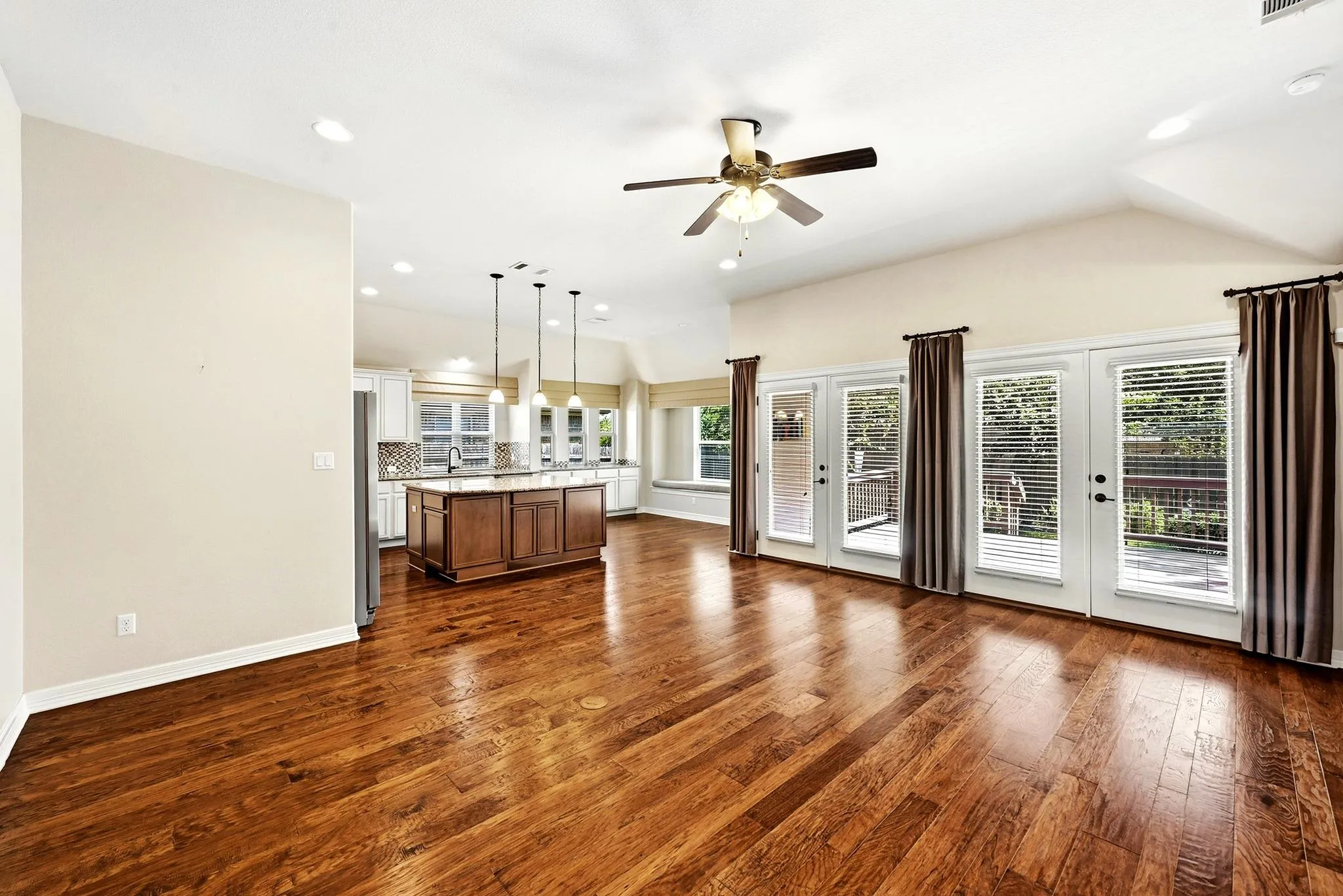 Photo 3 of 128 SUMMER POINTE DR