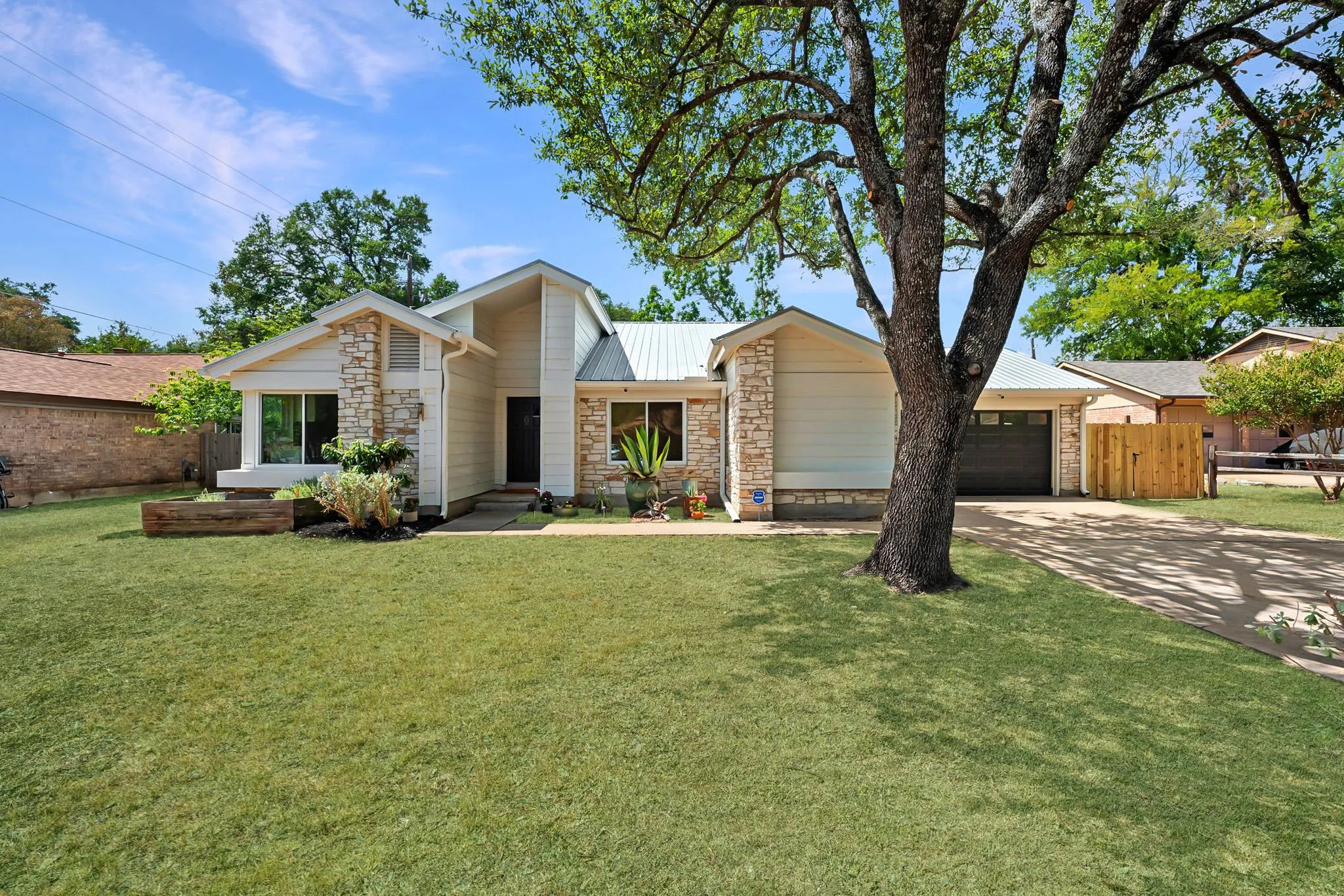 Photo of 4001 BURR OAK LN, Austin, TX, 78727
