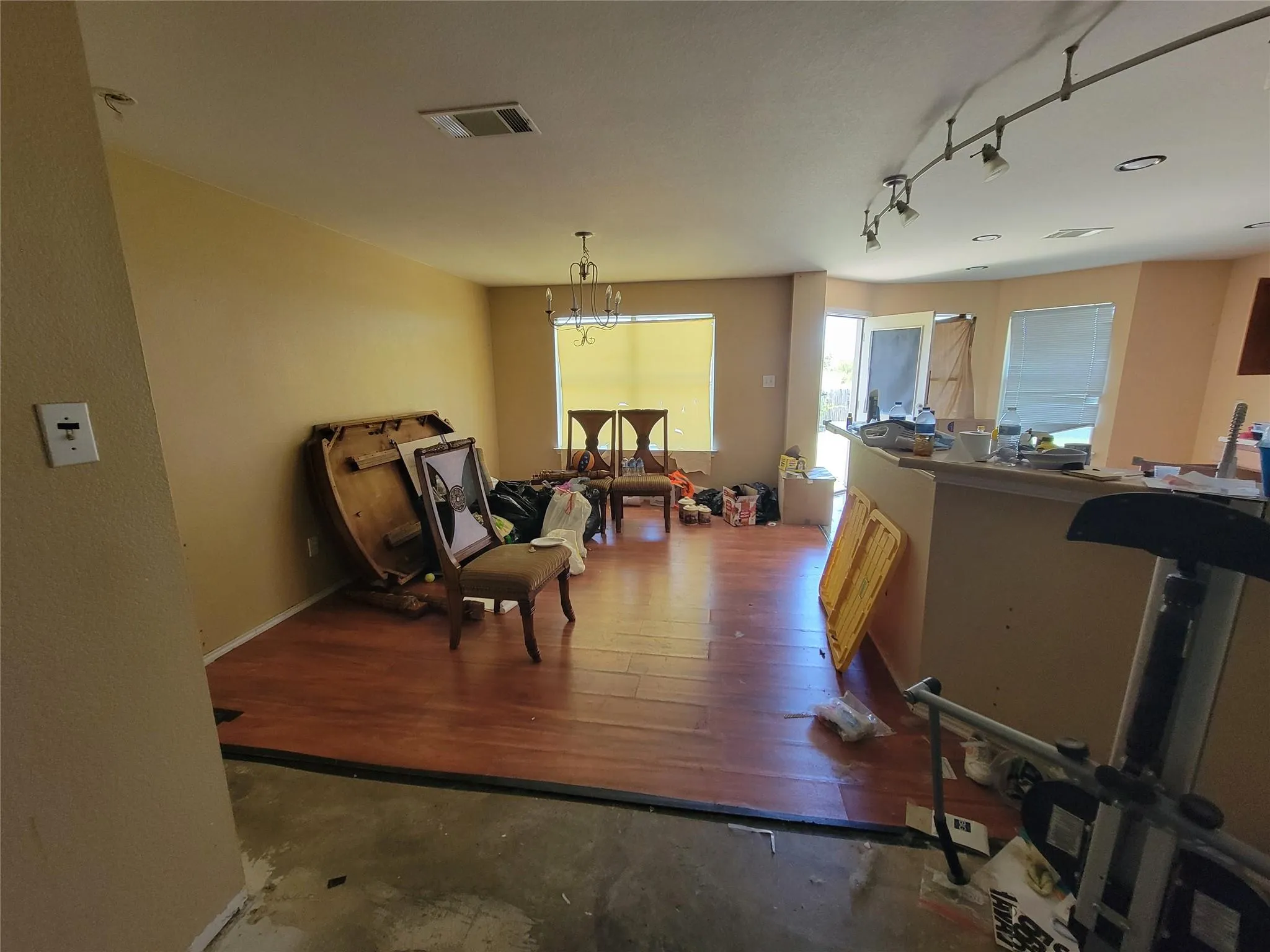 Photo 3 of 407 SAUL ST