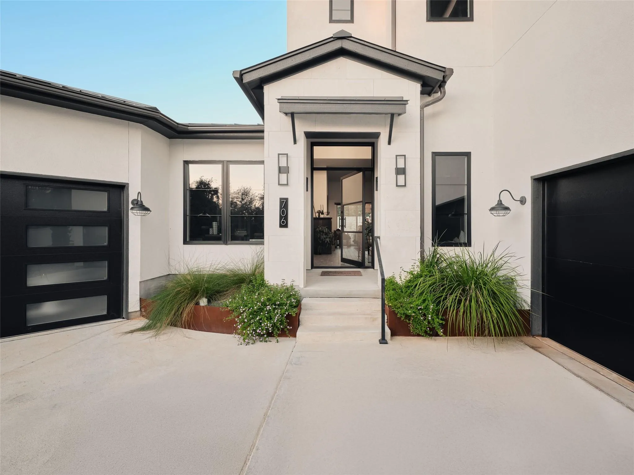 Photo 4 of 706 CRESTONE STREAM DR