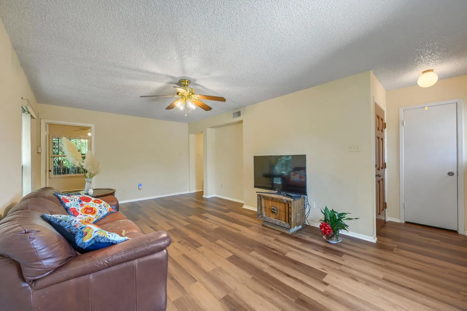 Photo 5 of 909 E OLTORF ST #201