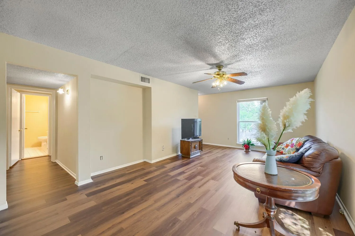 Photo 4 of 909 E OLTORF ST #201