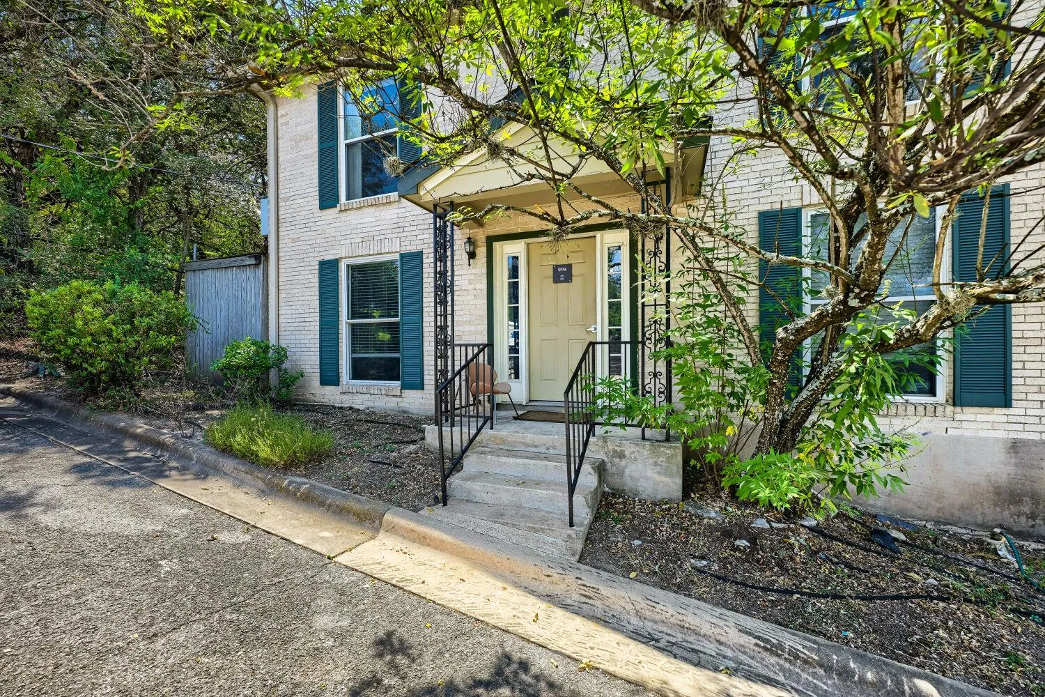 Photo 2 of 909 E OLTORF ST #201