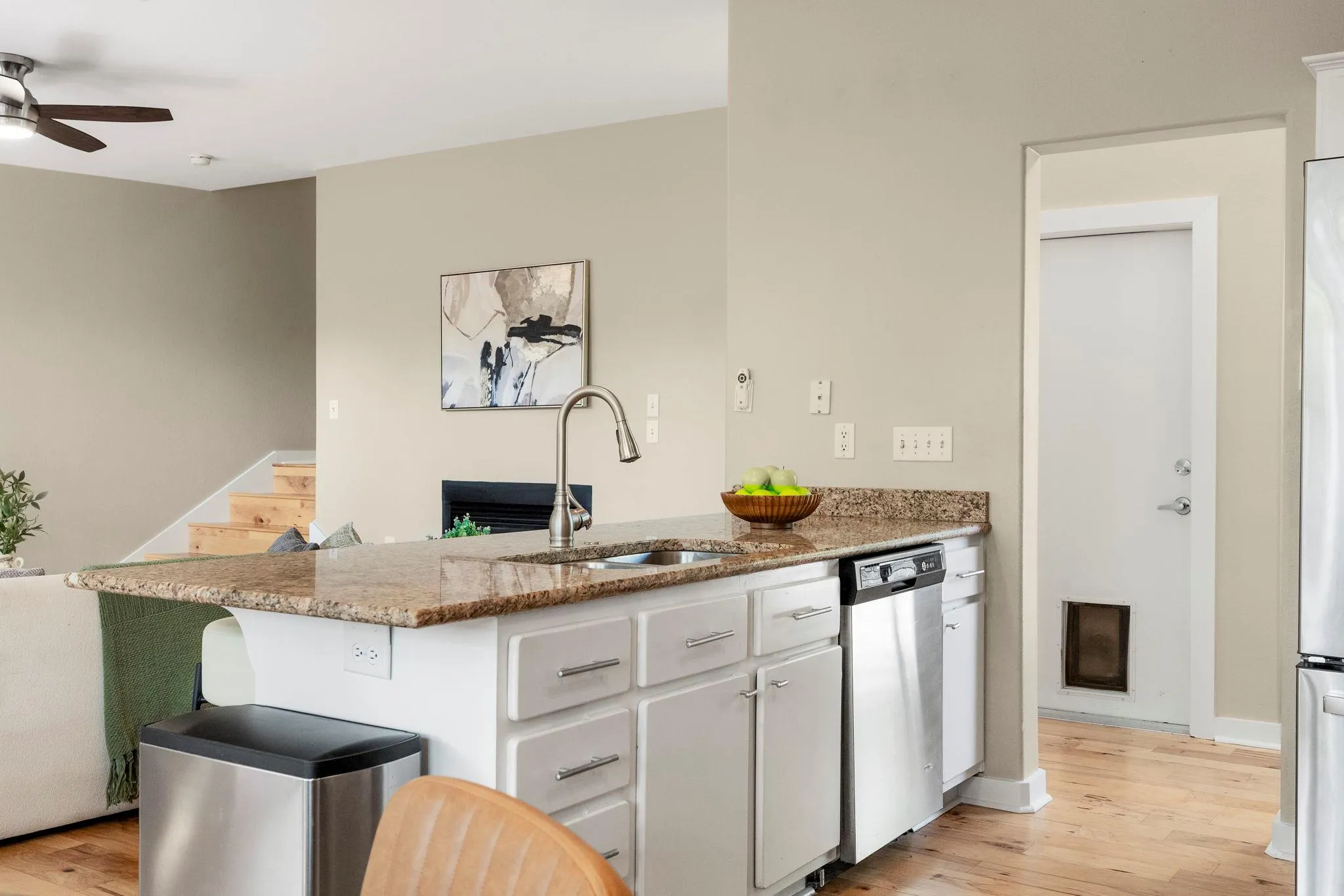 Photo 4 of 2114 GOODRICH AVE #7
