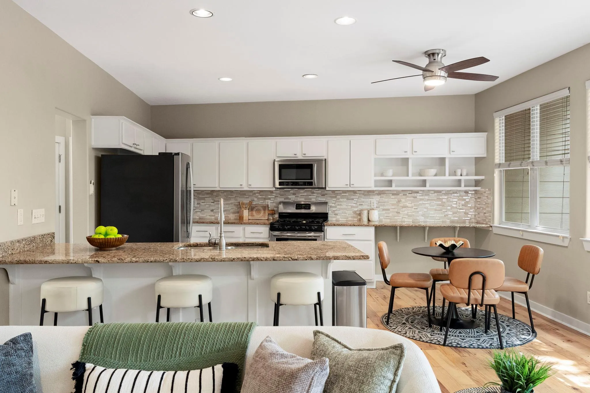 Photo 3 of 2114 GOODRICH AVE #7