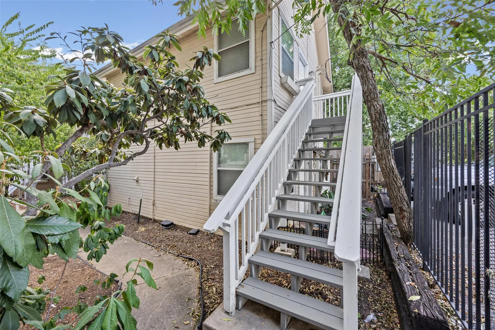 Photo 4 of 1110 W 22ND ST #12