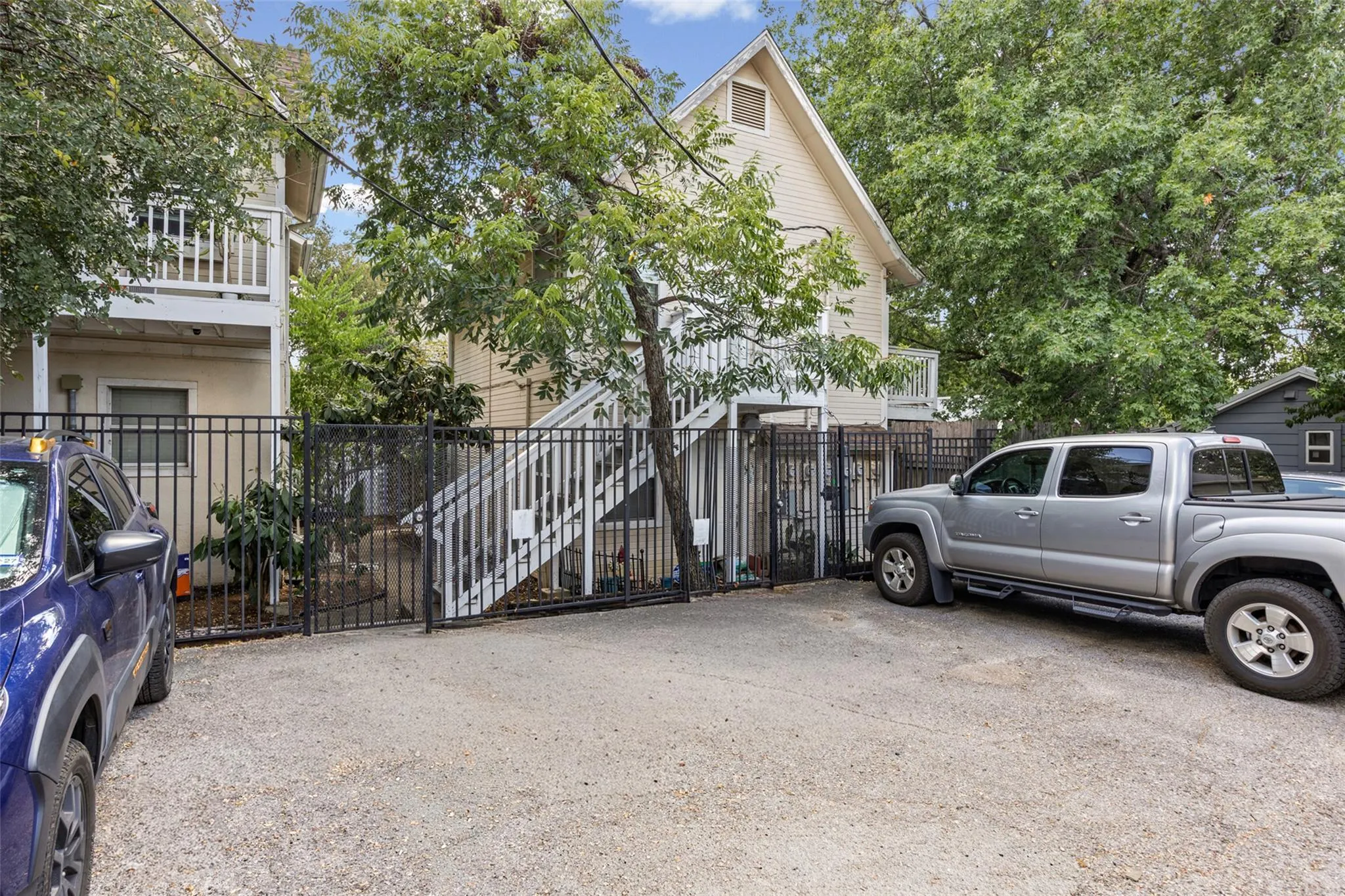 Photo 2 of 1110 W 22ND ST #12
