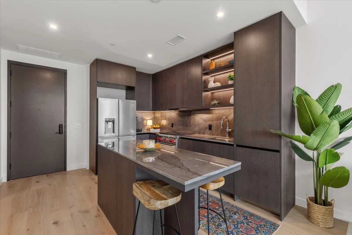 Photo 2 of 610 DAVIS ST #1909