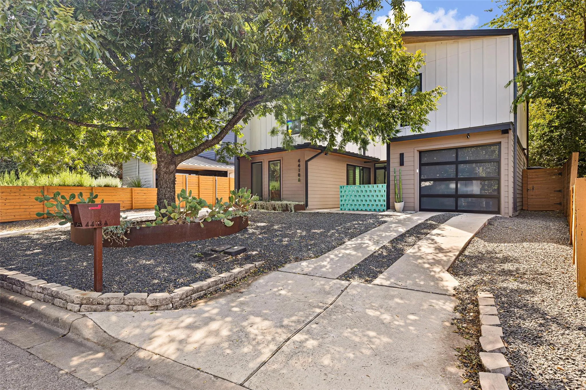 Photo 2 of 4418 MOUNT VERNON DR #A