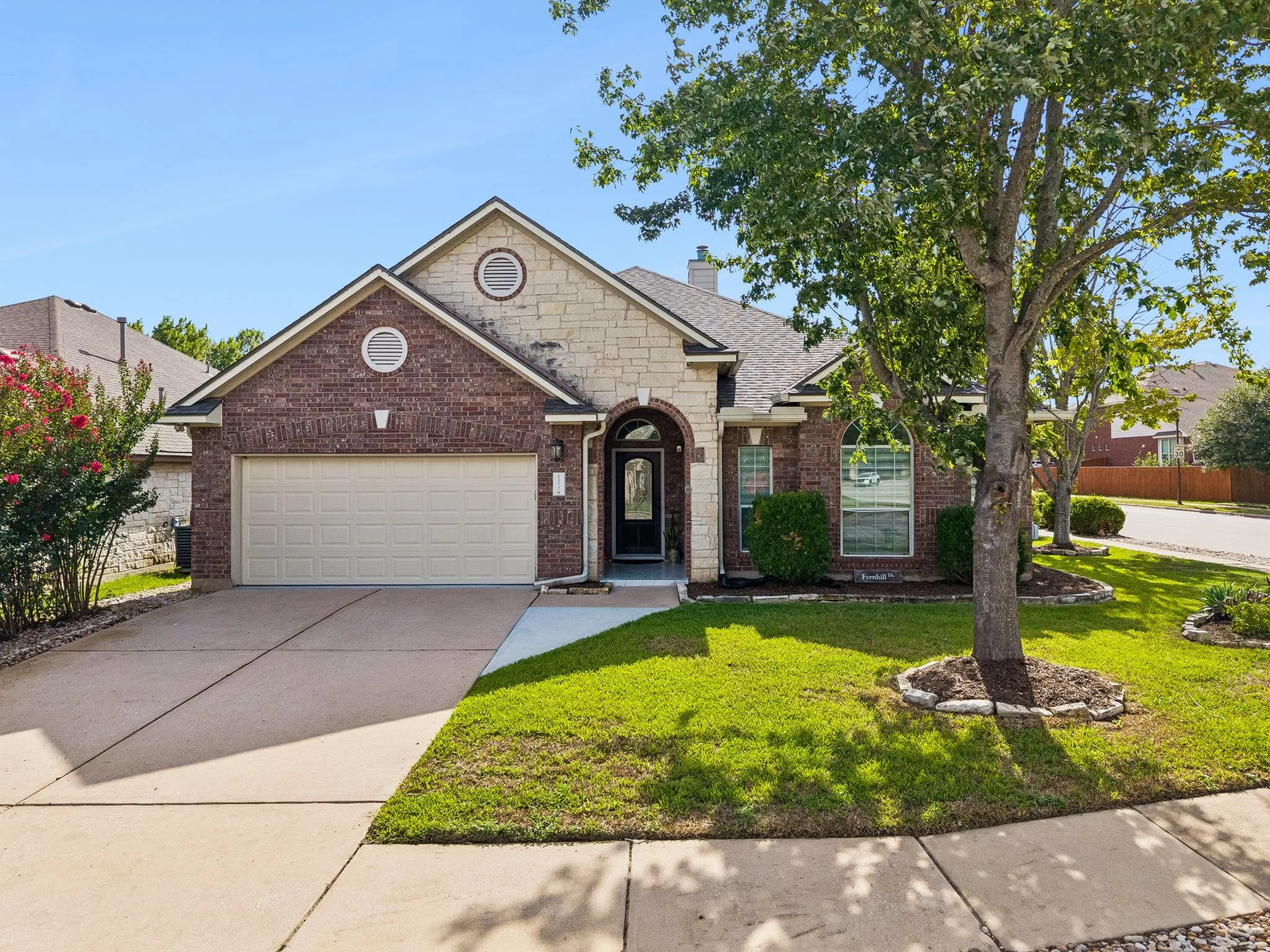Photo 2 of 15232 FERNHILL DR
