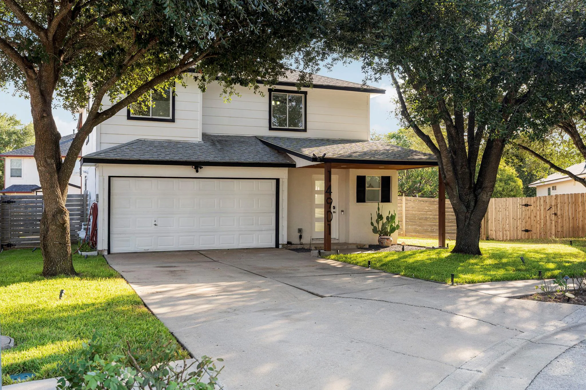 Photo 4 of 14901 CHAMBERLAIN CT