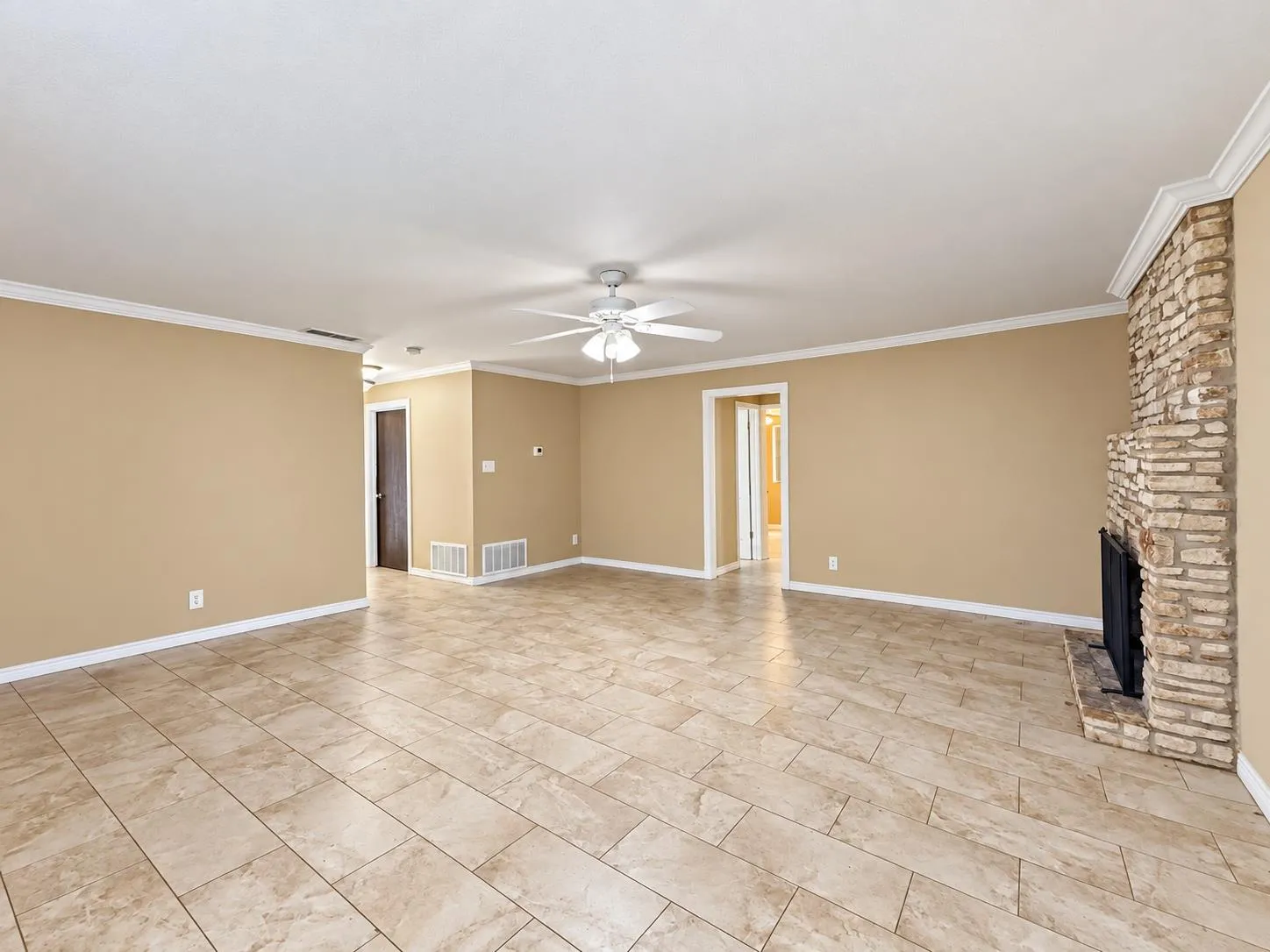 Photo 2 of 2518 DOVEMEADOW DR