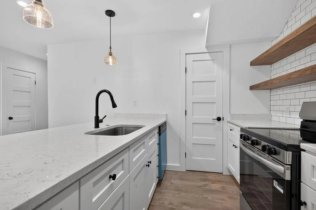 Photo 3 of 2124 BURTON DR #133