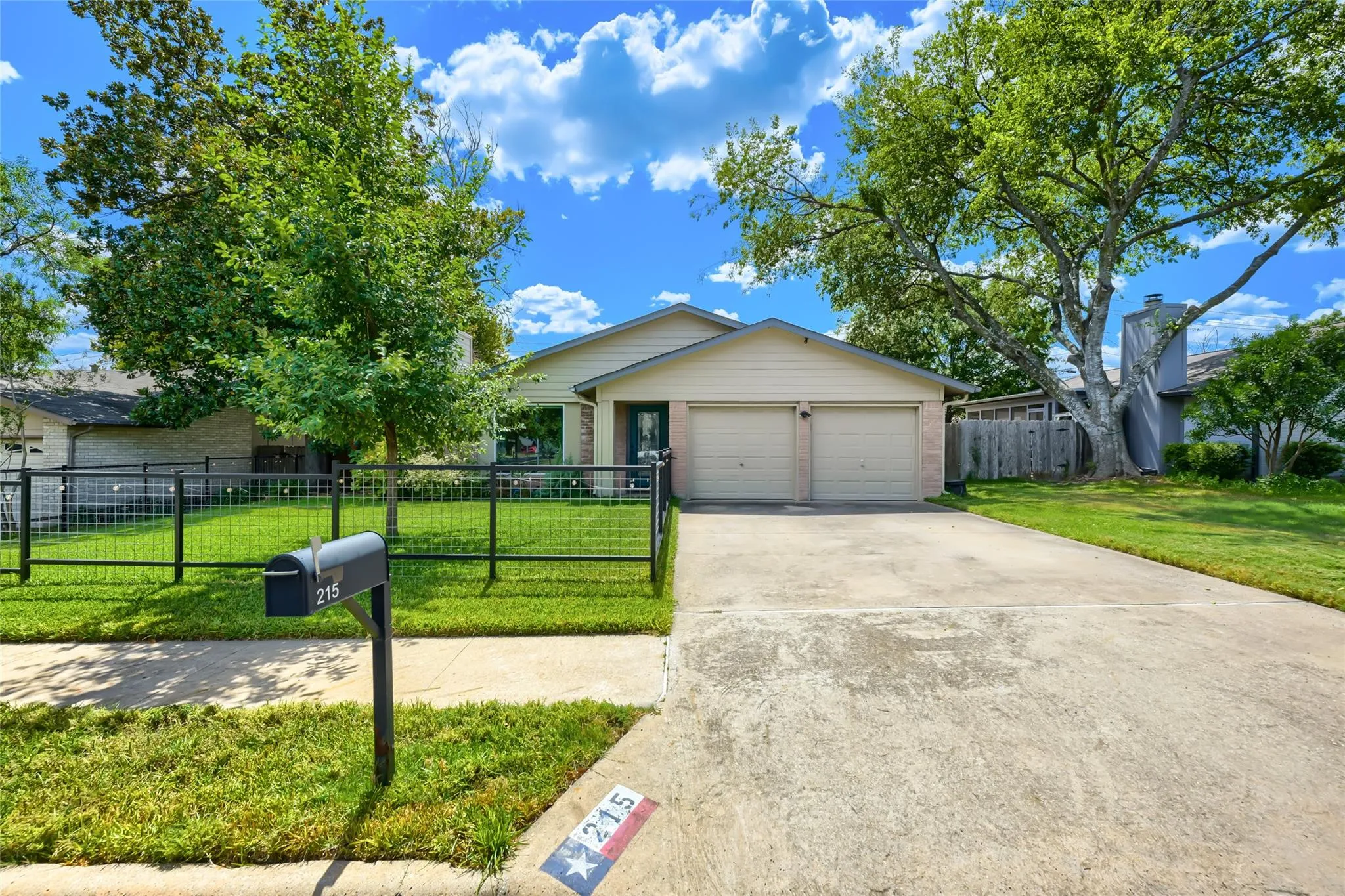 Photo of 215 CLOUDVIEW DR, Austin, TX, 78745