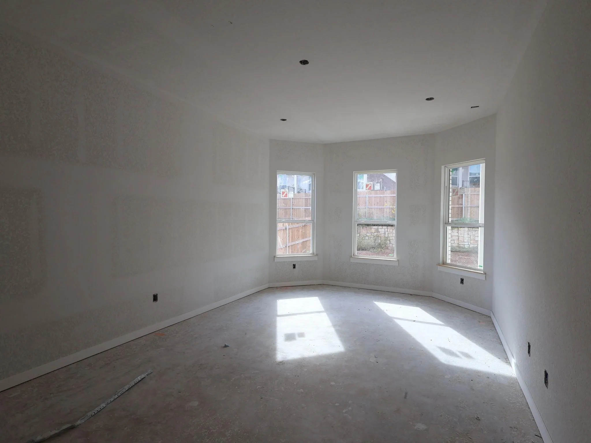 Photo 4 of 4045 FULTON DR