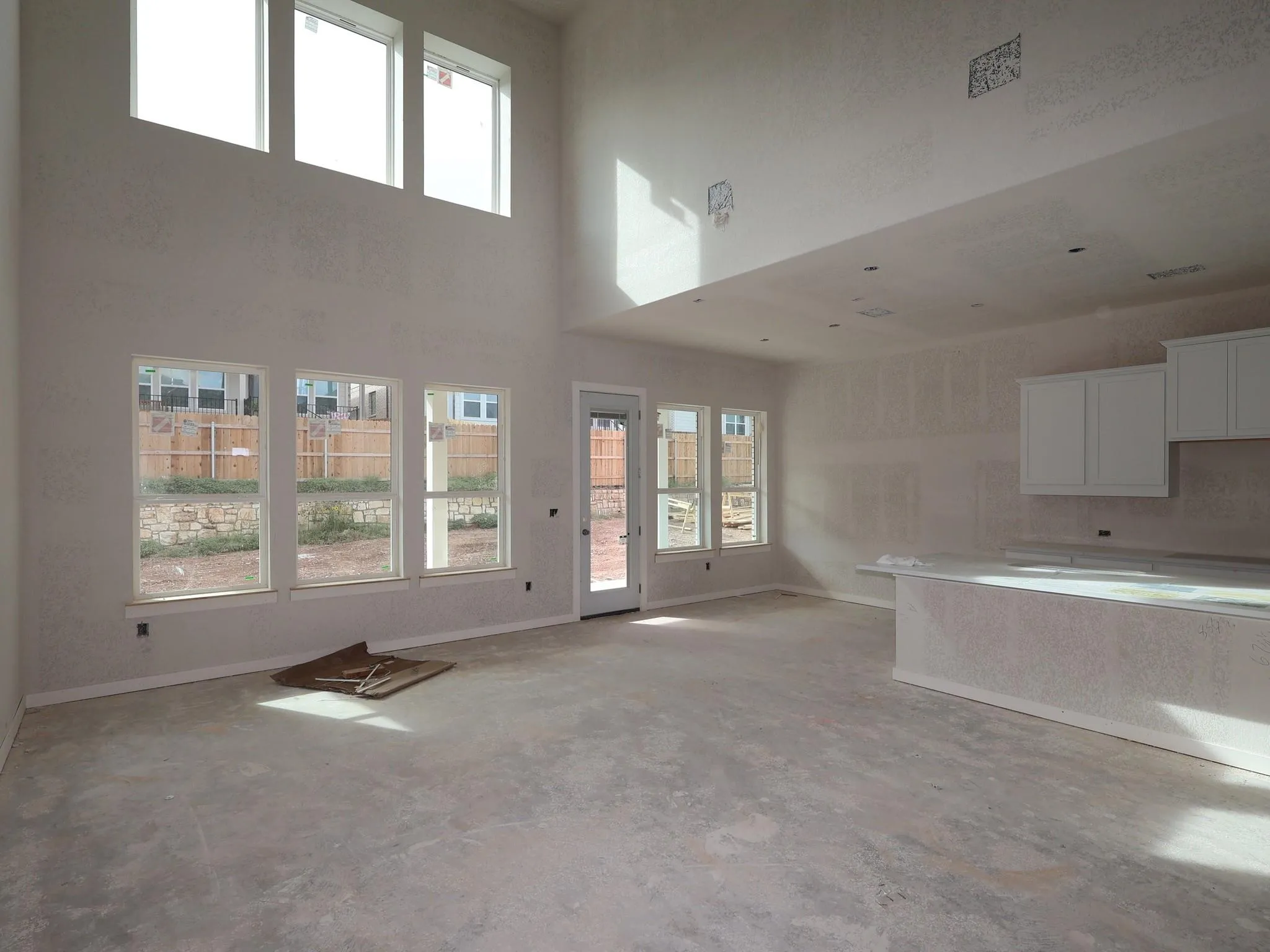 Photo 3 of 4045 FULTON DR