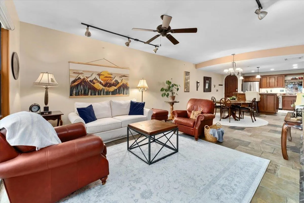 Photo 3 of 1812 WEST AVE #404