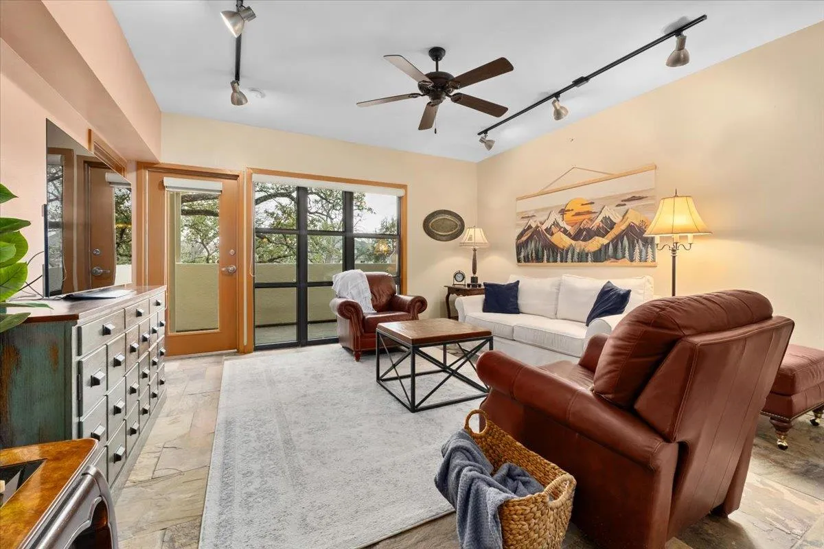 Photo 4 of 1812 WEST AVE #404