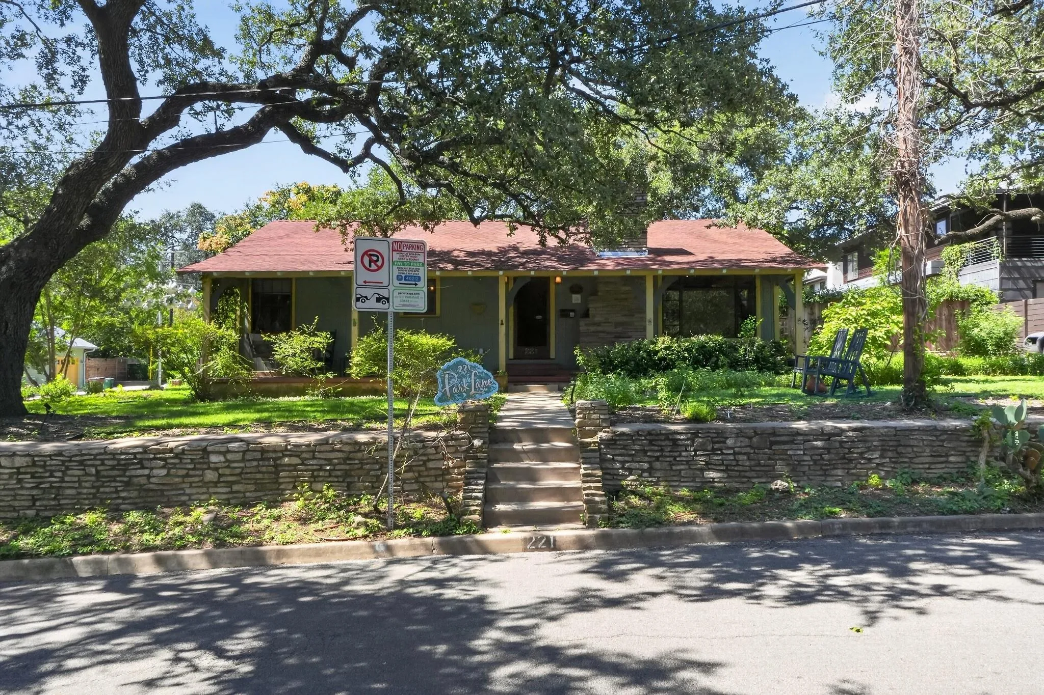 Photo 2 of 221 PARK LN
