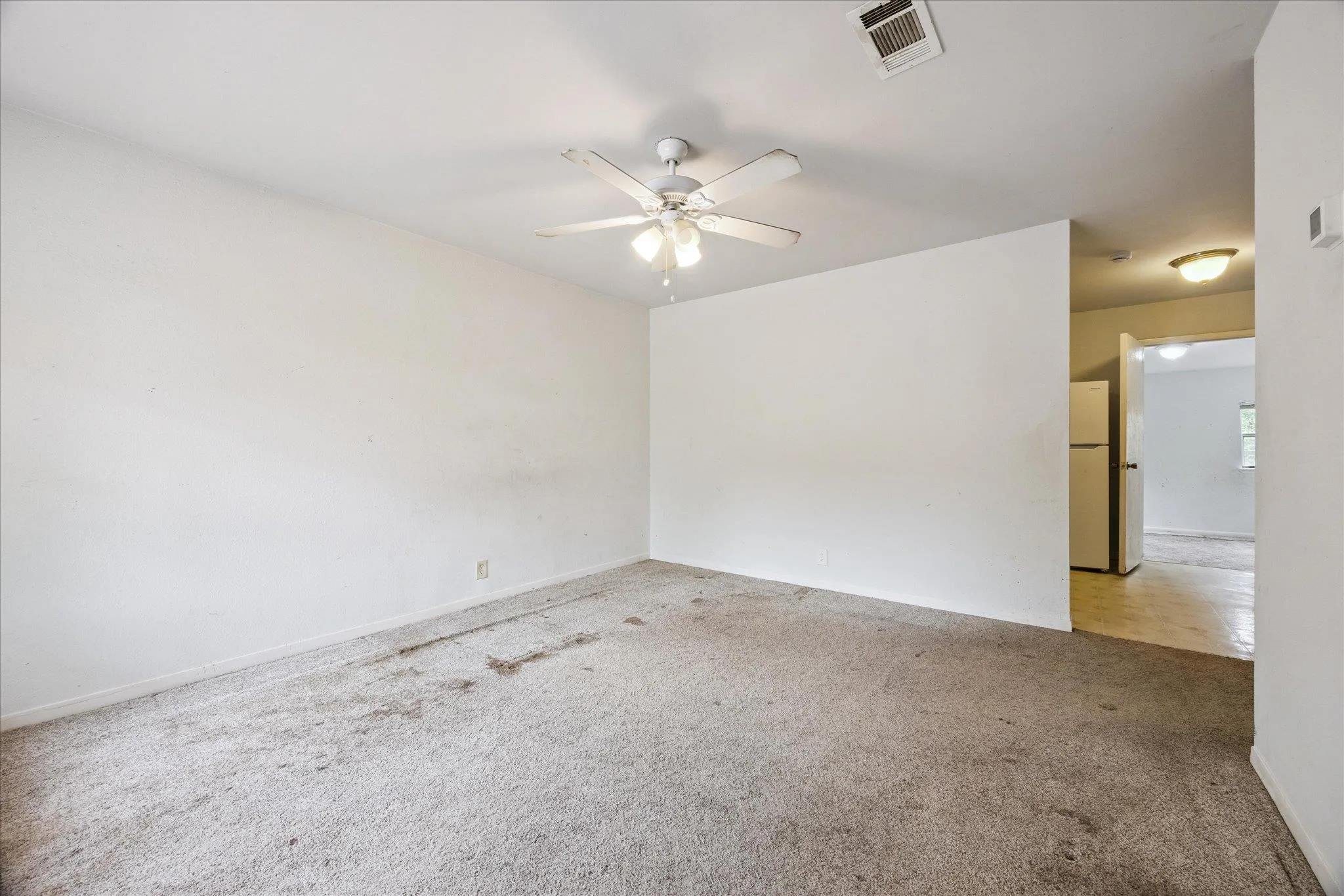 Photo 4 of 402 BRAMBLE DR
