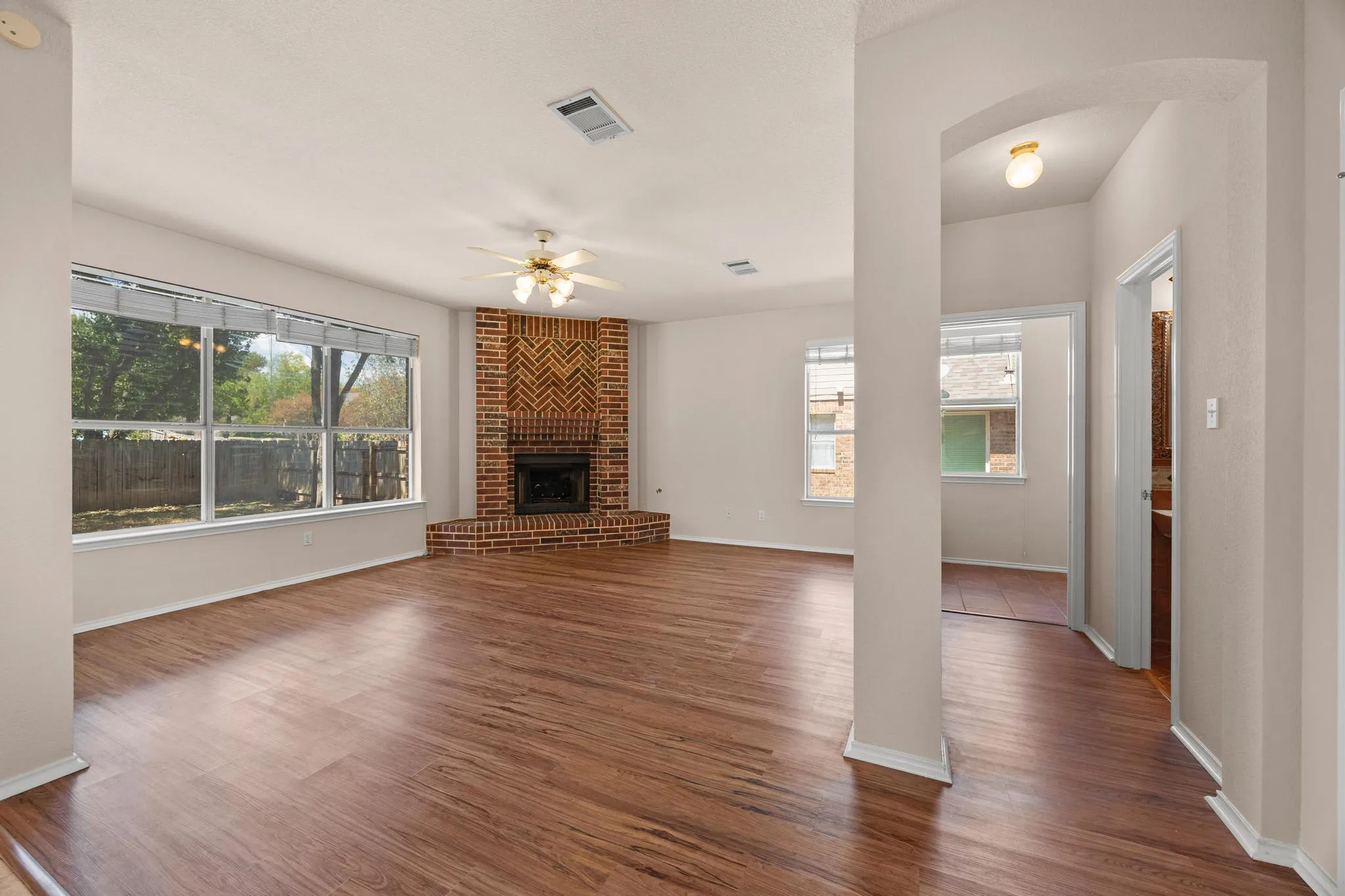 Photo 4 of 17908 WORLEY DR