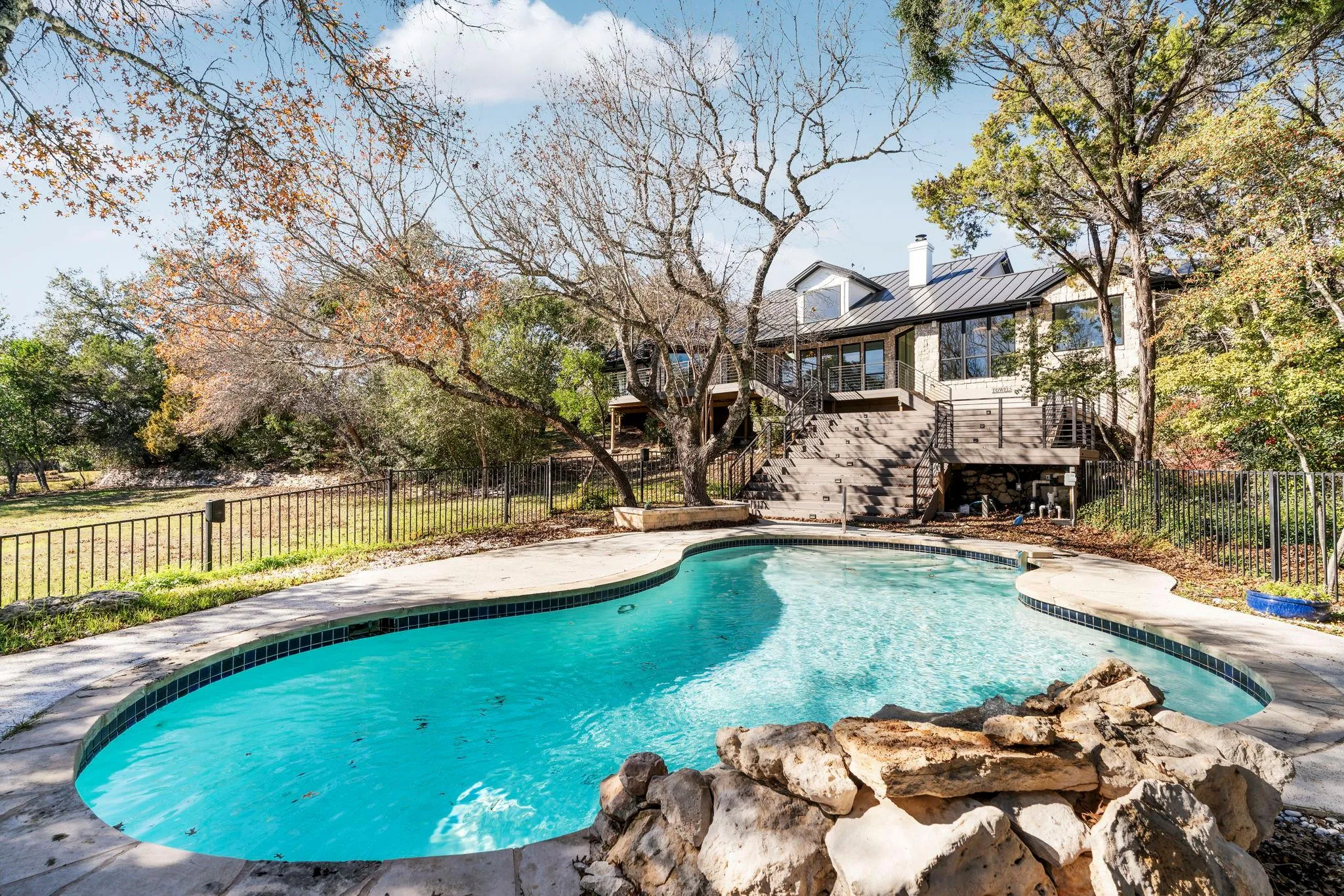 Photo 4 of 701 FURLONG DR