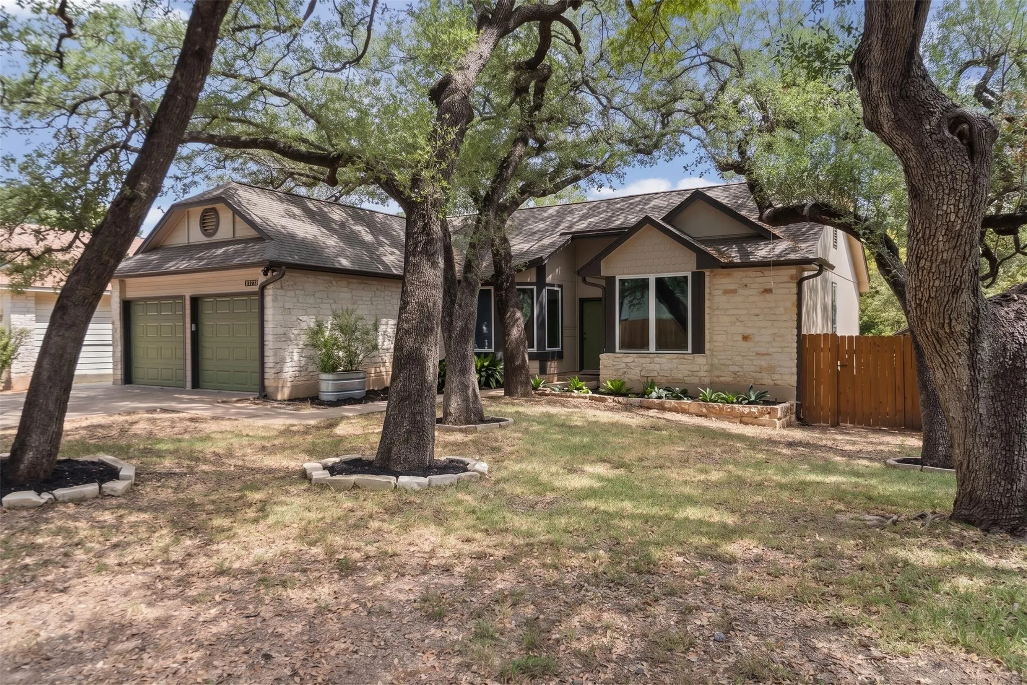 Photo 2 of 13201 BRIAR HOLLOW DR