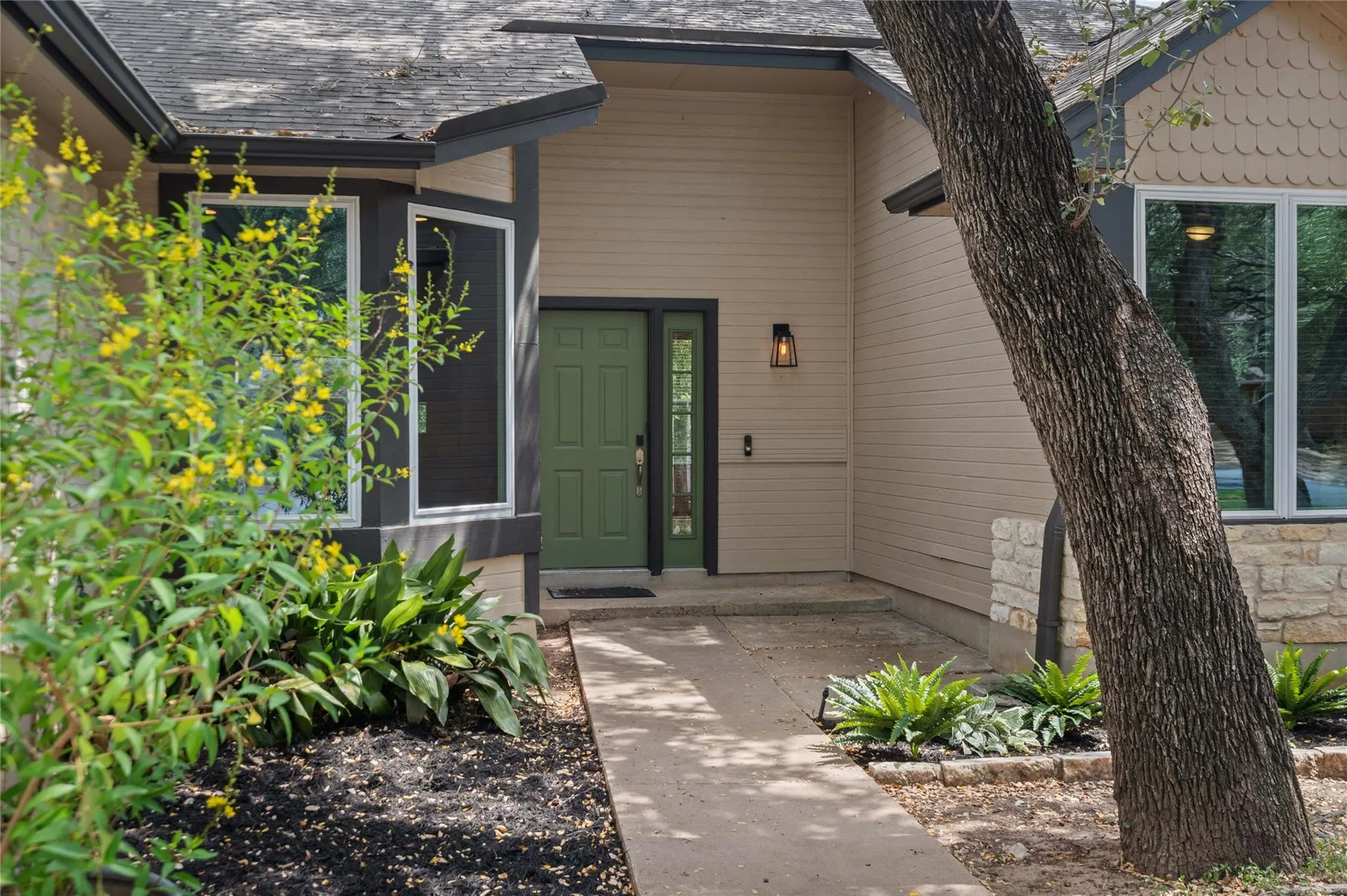 Photo 3 of 13201 BRIAR HOLLOW DR
