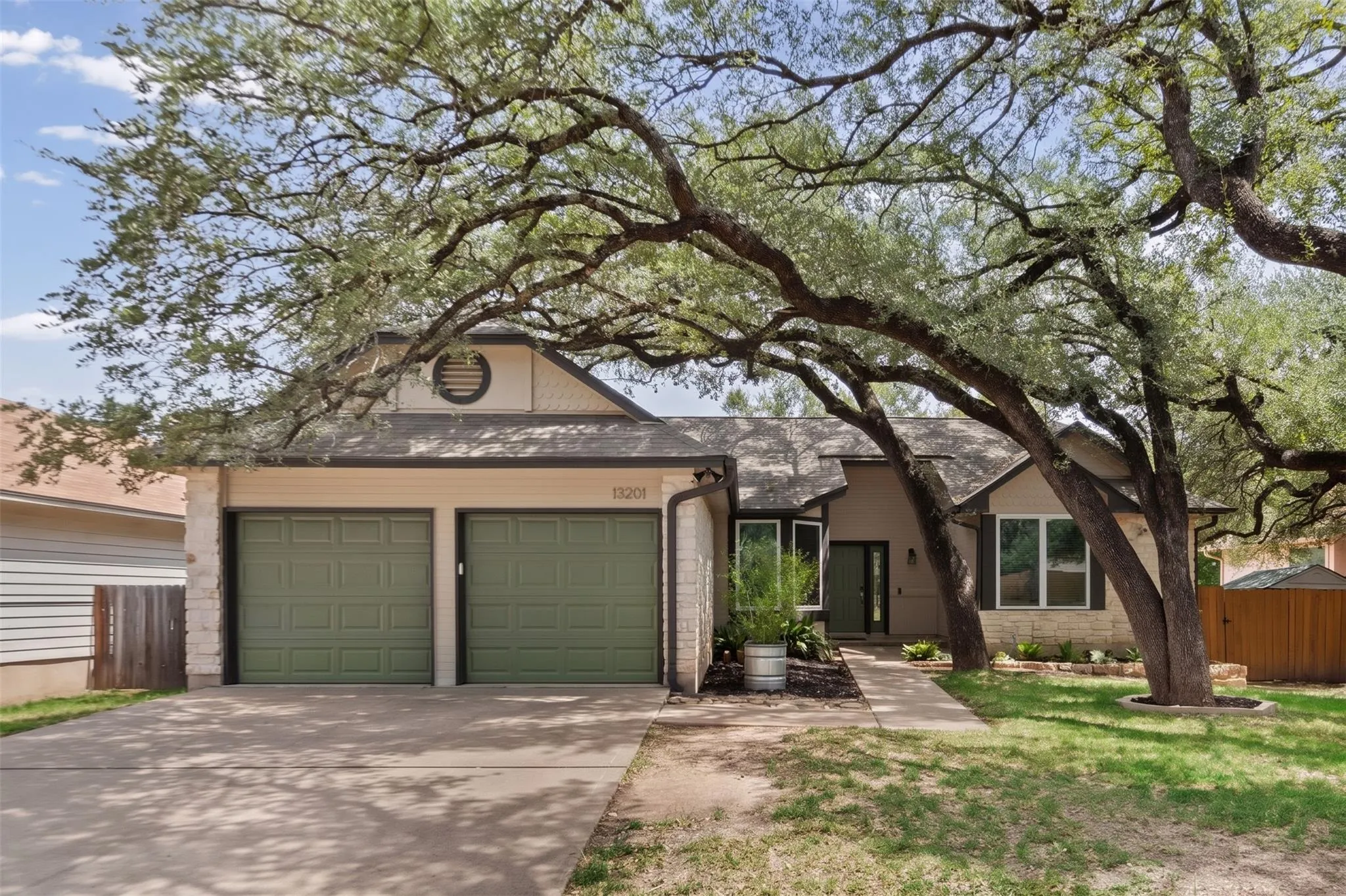 Photo of 13201 BRIAR HOLLOW DR, Austin, TX, 78729