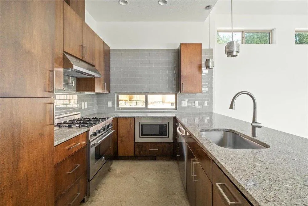 Photo of 2501 E 9TH ST, Austin, TX, 78702