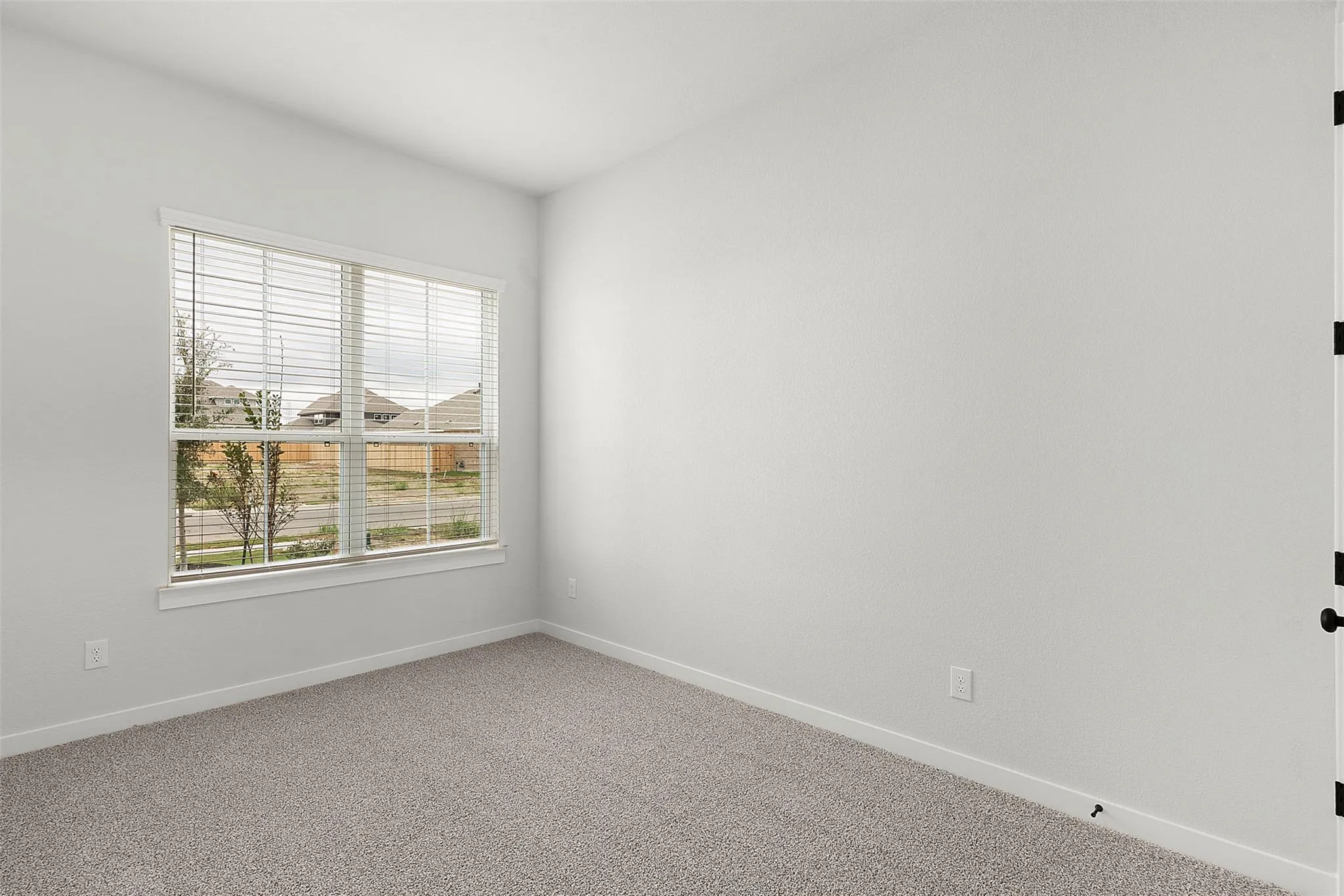 Photo 3 of 1032 STONEHILL DR
