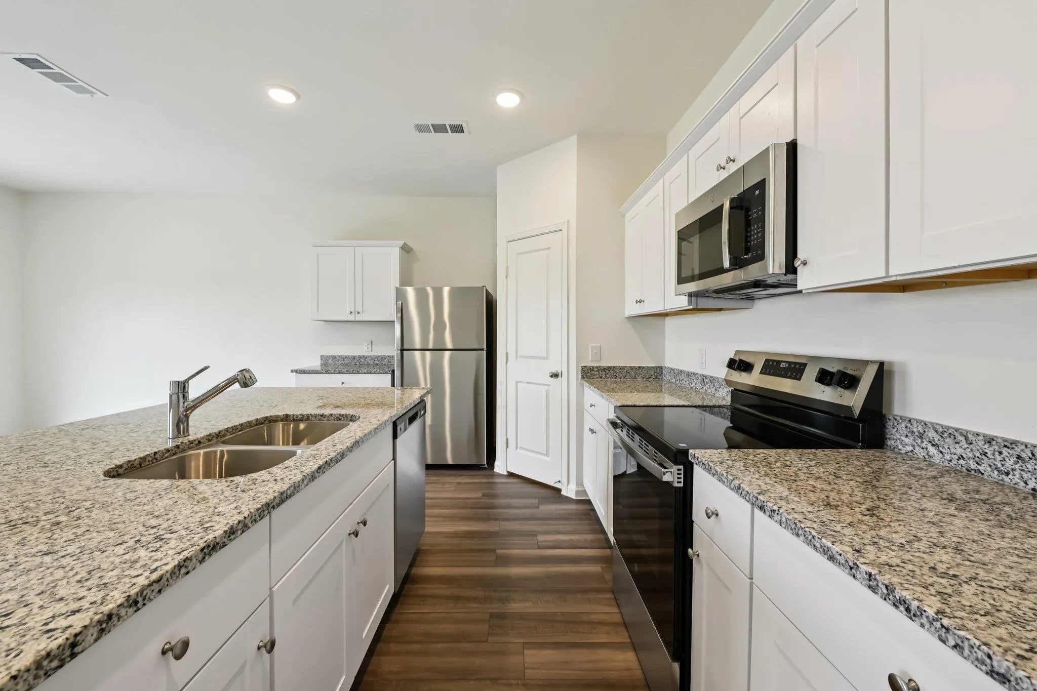 Photo 5 of 15828 NARCISSUS WAY