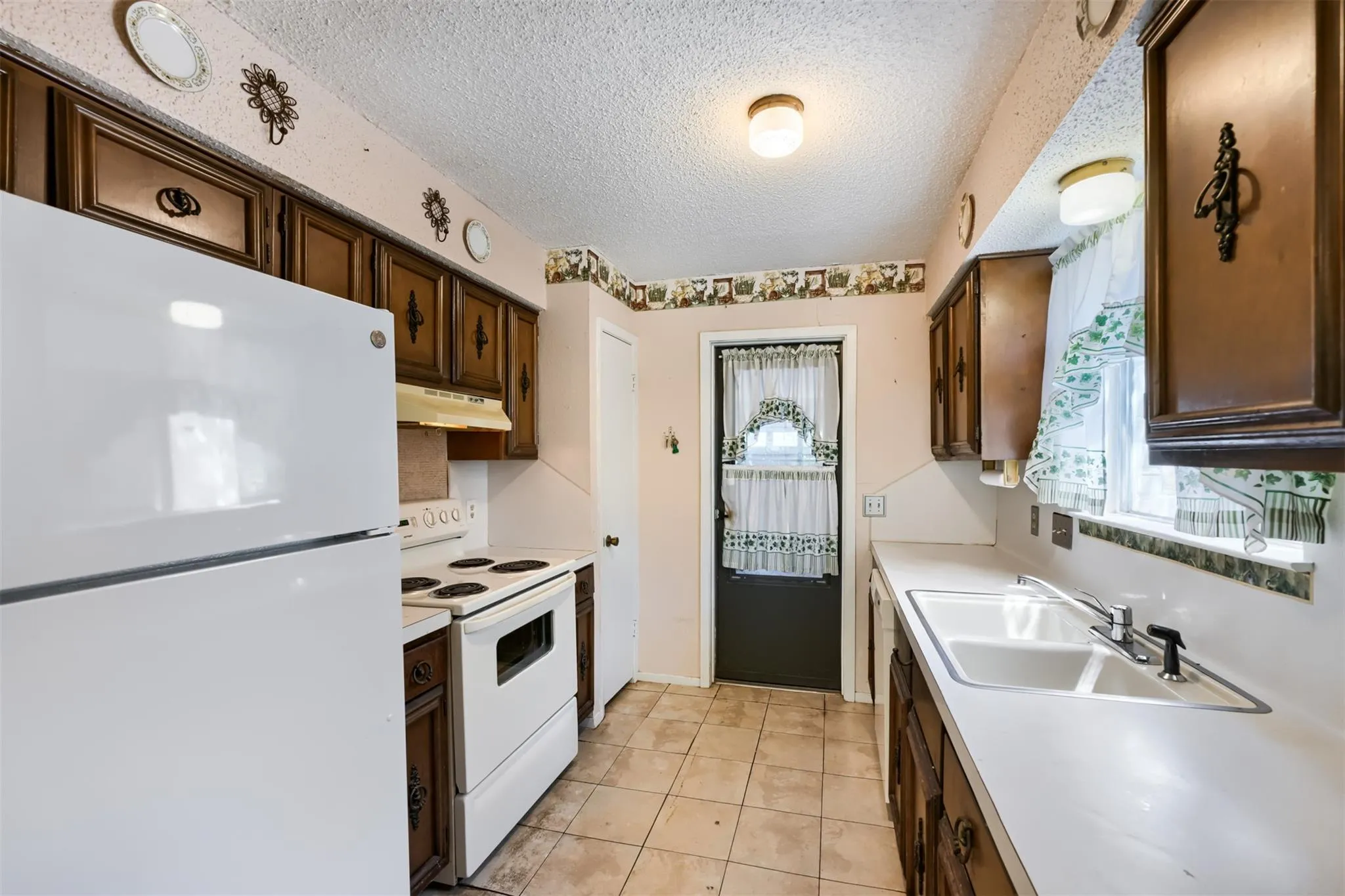 Photo 4 of 7112 WINDRIFT WAY