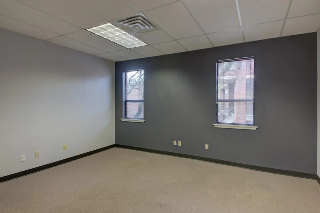 Photo 3 of 11824 JOLLYVILLE RD #103