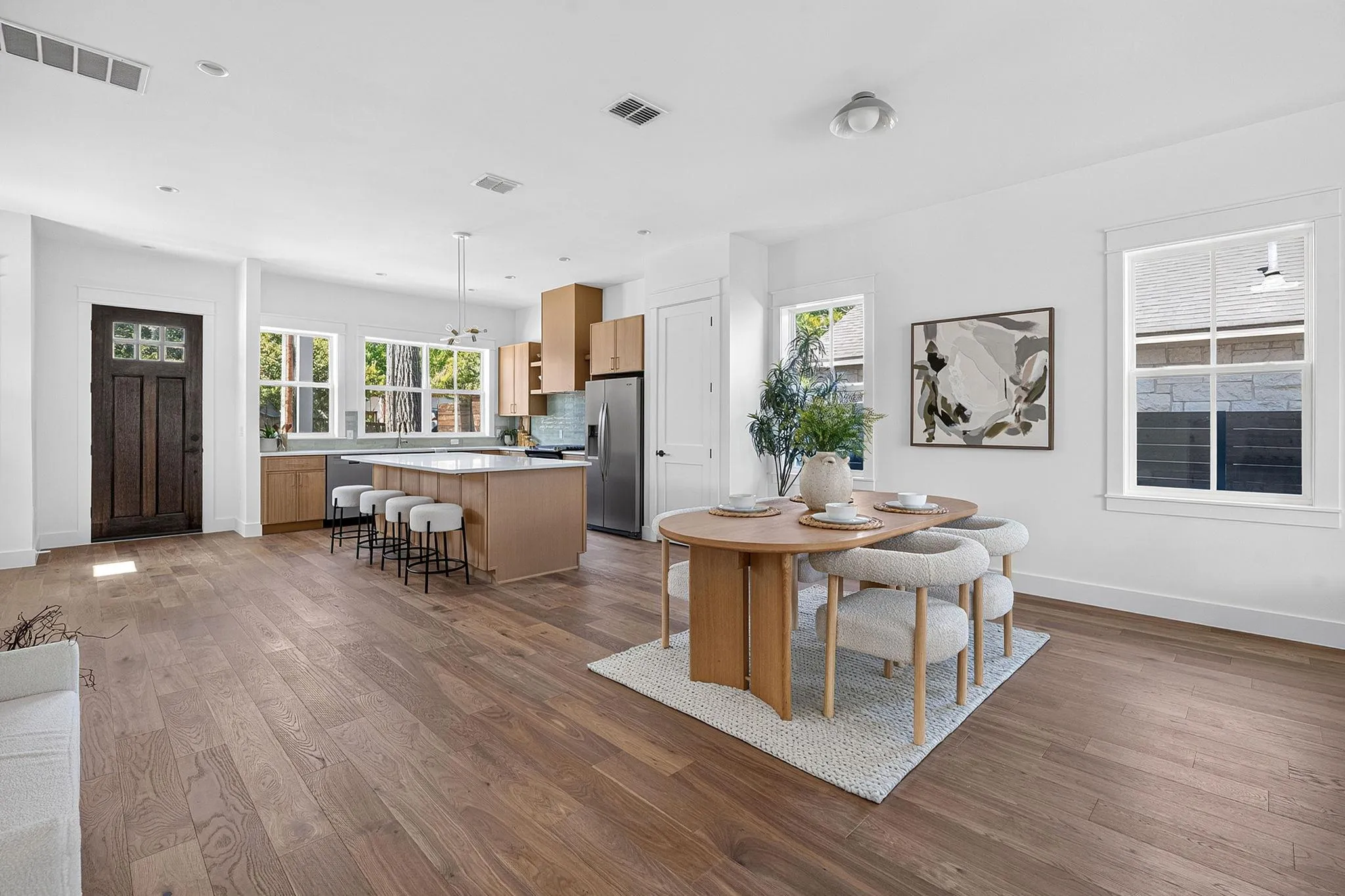 Photo 5 of 300 W MOCKINGBIRD LN #1