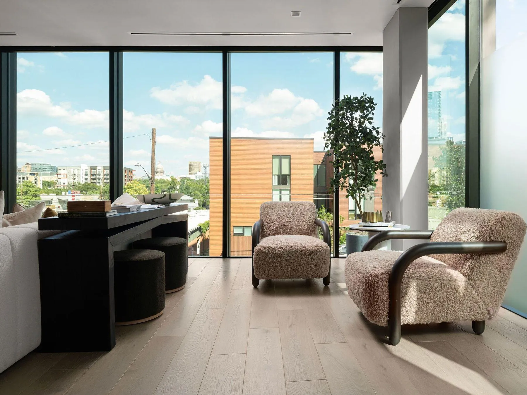 Photo 5 of 1006 BAYLOR ST #201