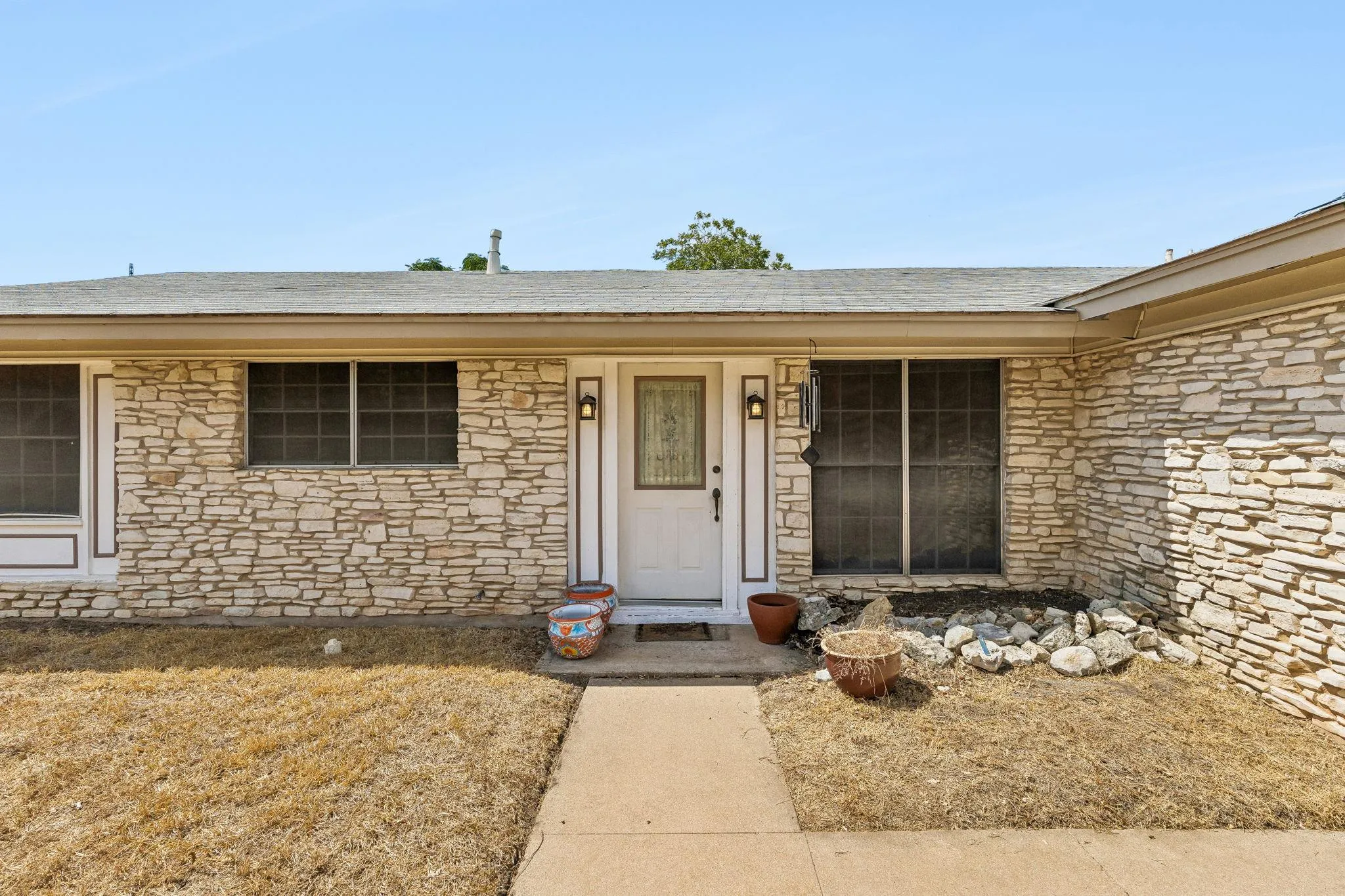 Photo 4 of 6904 MIRANDA DR