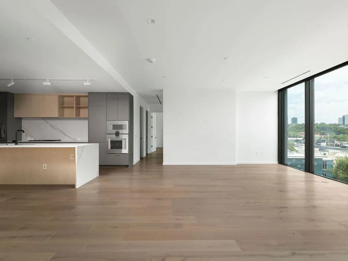 Photo 5 of 1006 BAYLOR ST #303