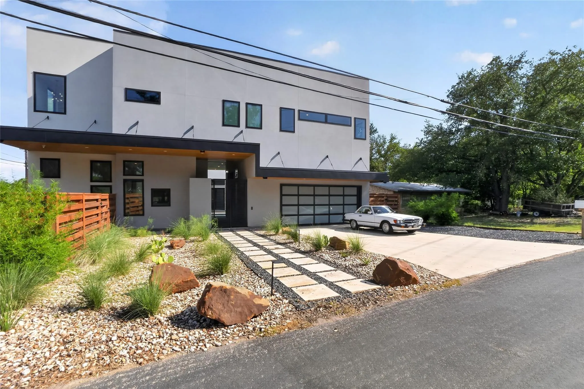 Photo of 2009 SAN JUAN DR, Austin, TX, 78733