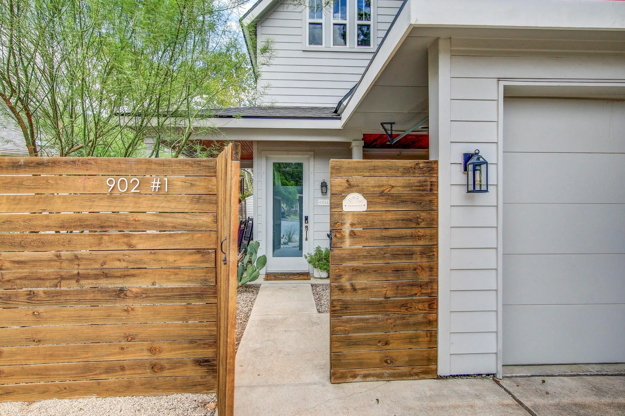Photo 2 of 902 PLATEAU CIR #1