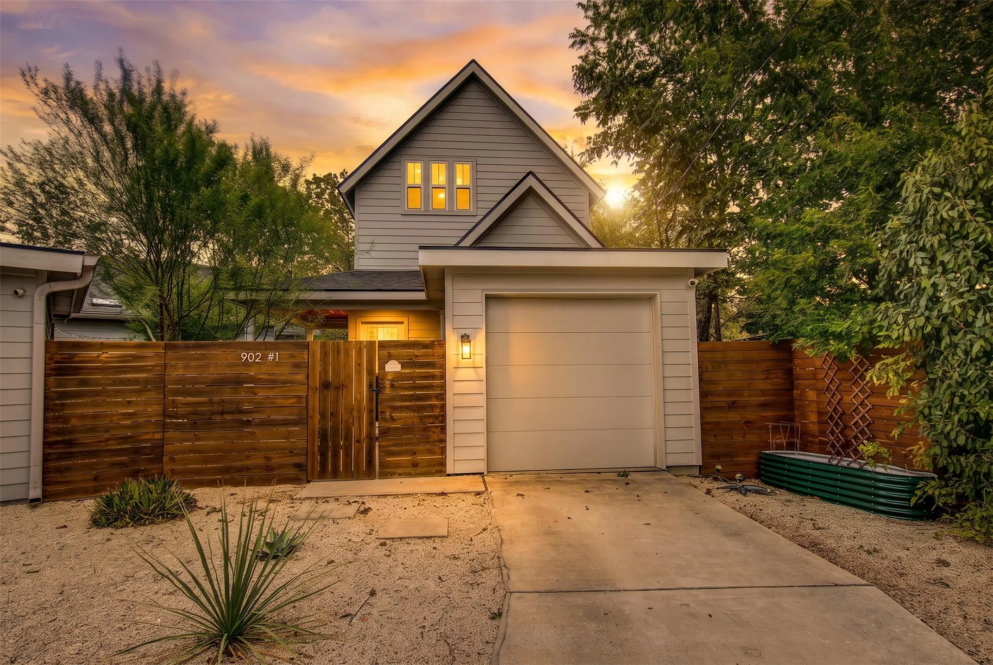 Photo of 902 PLATEAU CIR #1, Austin, TX, 78745