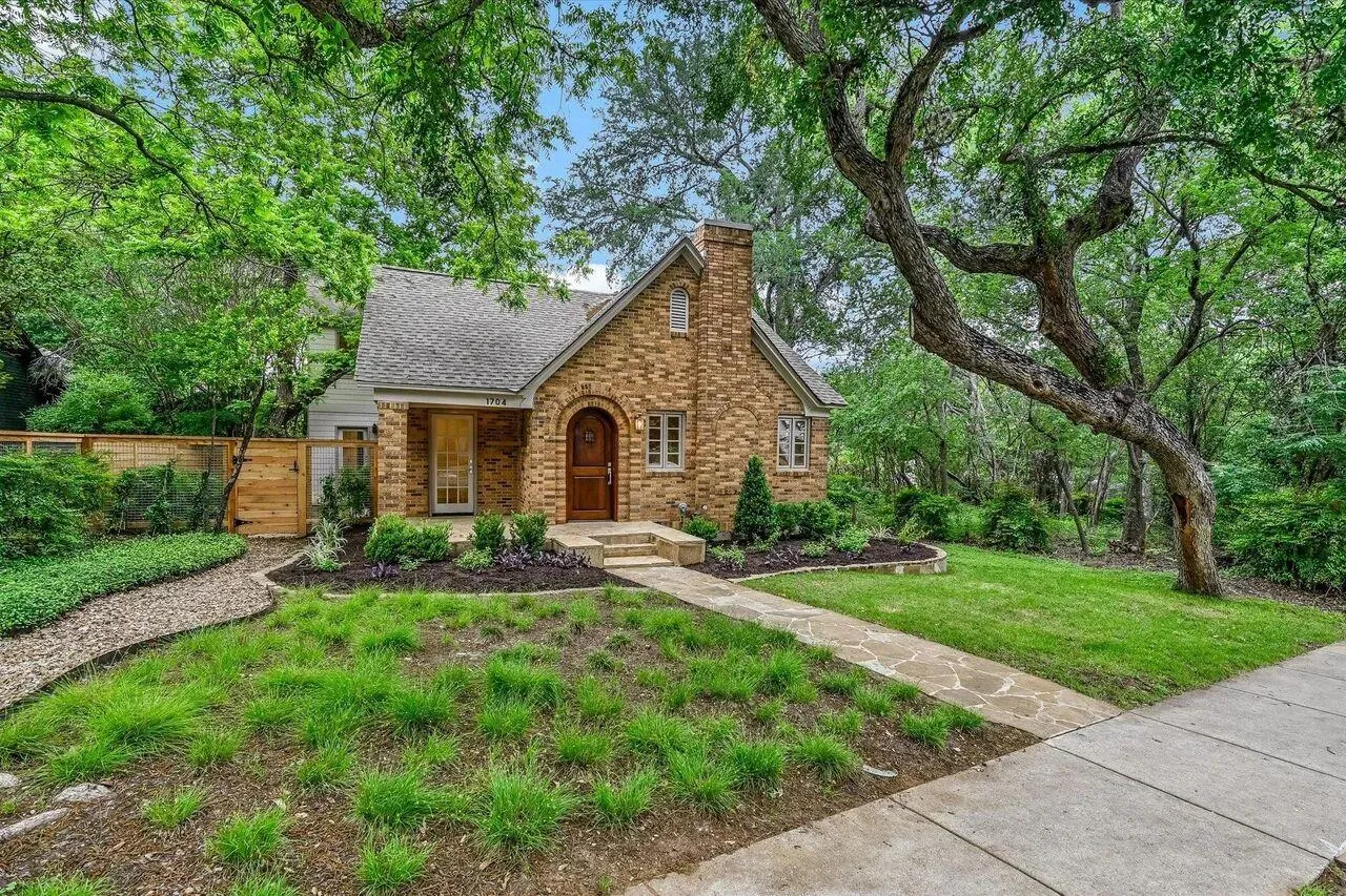 Photo 2 of 1704 TRAVIS HEIGHTS BLVD