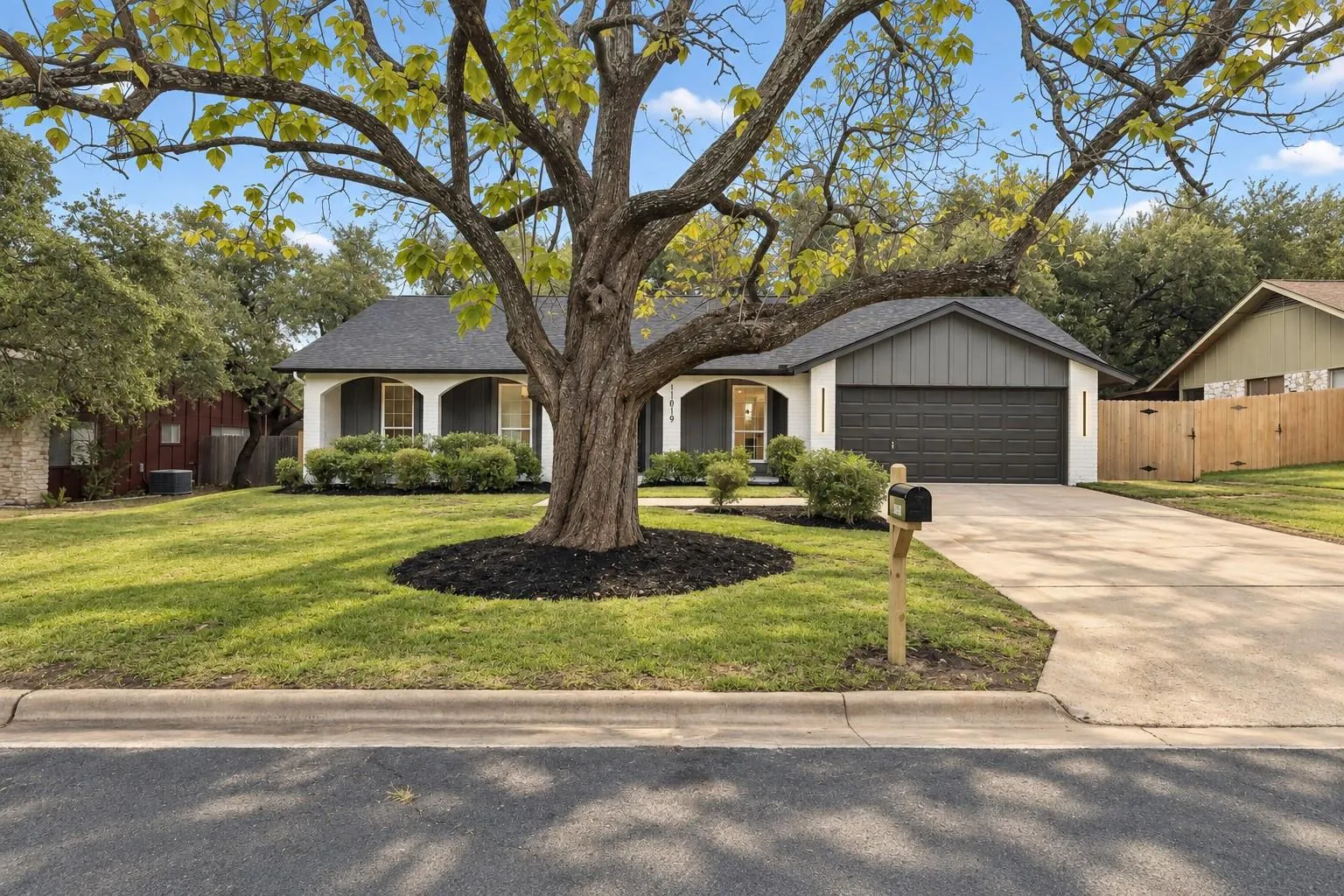 Photo 2 of 11819 HIGHLAND OAKS TRL