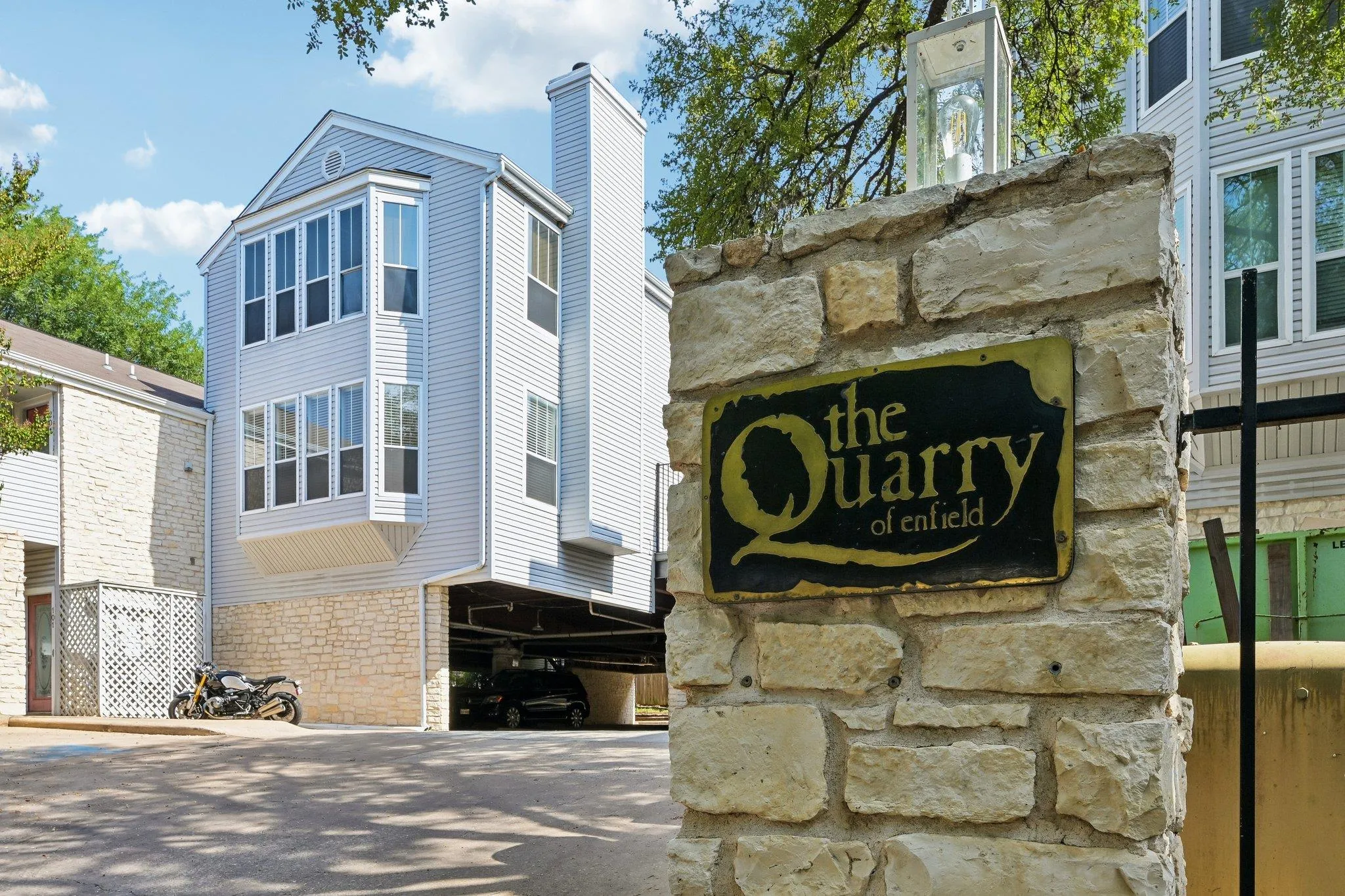 Photo 3 of 2520 QUARRY RD #202