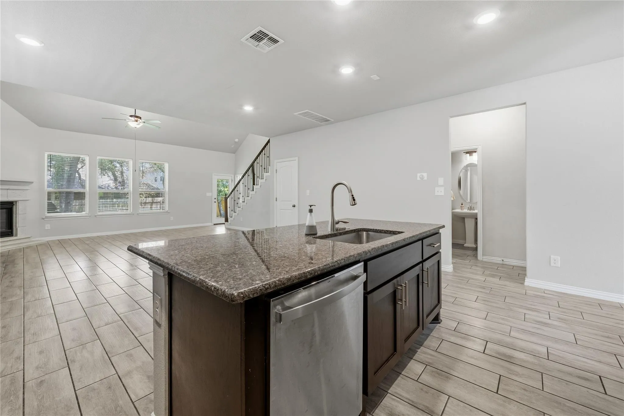Photo 5 of 141 SANGAREE DR
