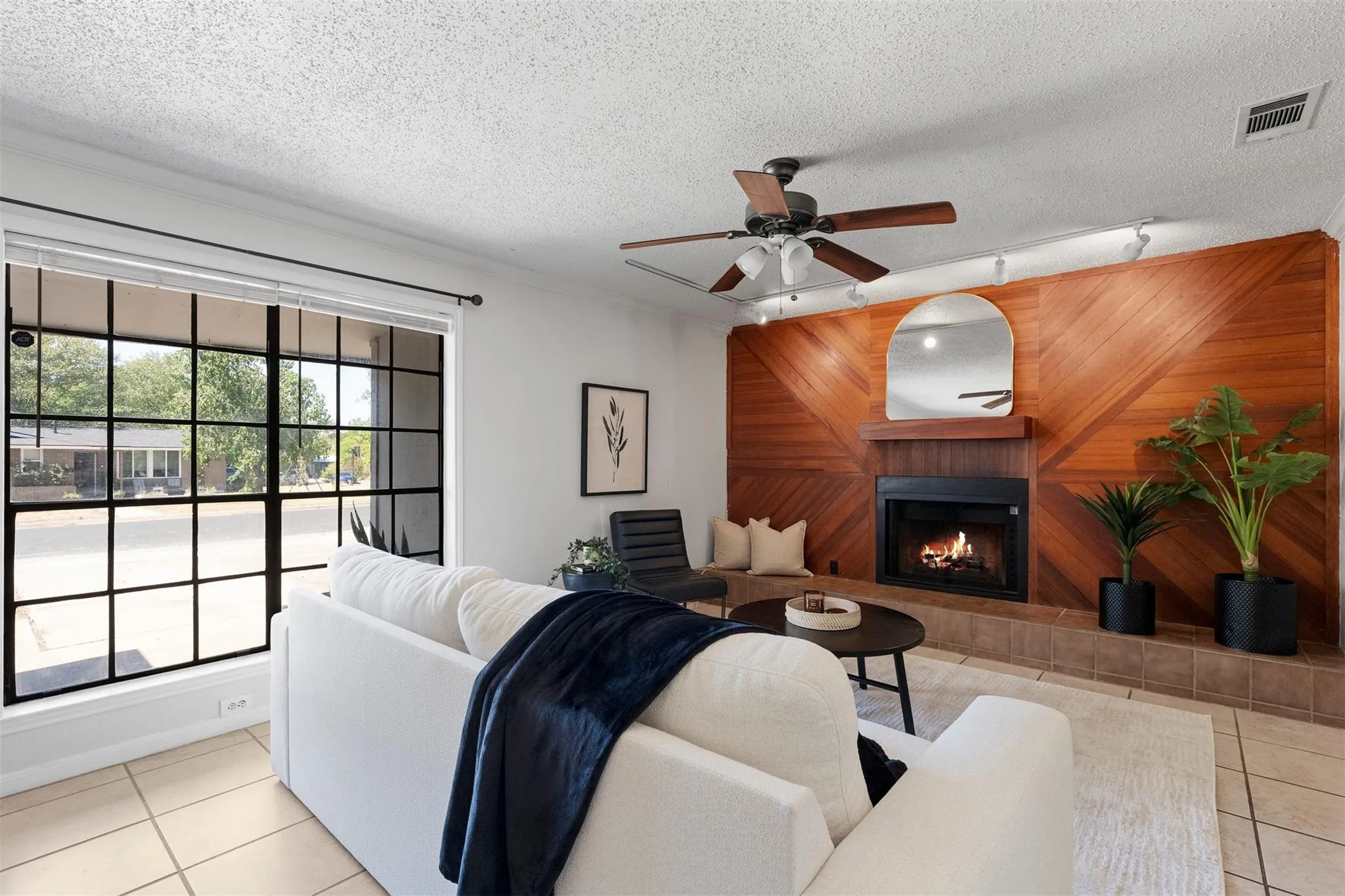 Photo 5 of 1612 BROADMOOR DR