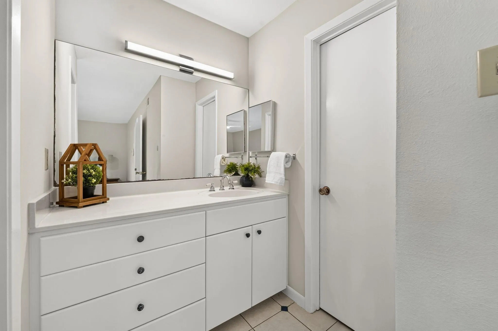 Photo 2 of 4159 STECK AVE #115